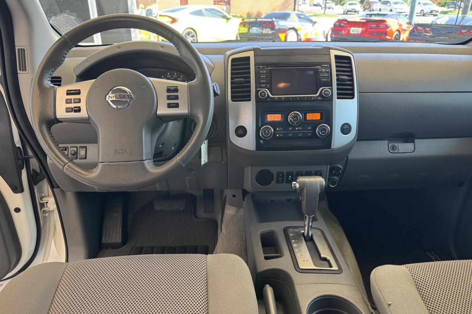 2018 White /Gray Nissan Frontier SV Value (1N6AD0ER4JN) with an V6 4.0 Liter engine, Automatic transmission, located at 2304 W. Main St., Boise, ID, 83702, (208) 342-7777, 43.622105, -116.218658 - 2018 Nissan Frontier Crew Cab SV Value Midnight Edition Two Wheel Drive - Photo#12