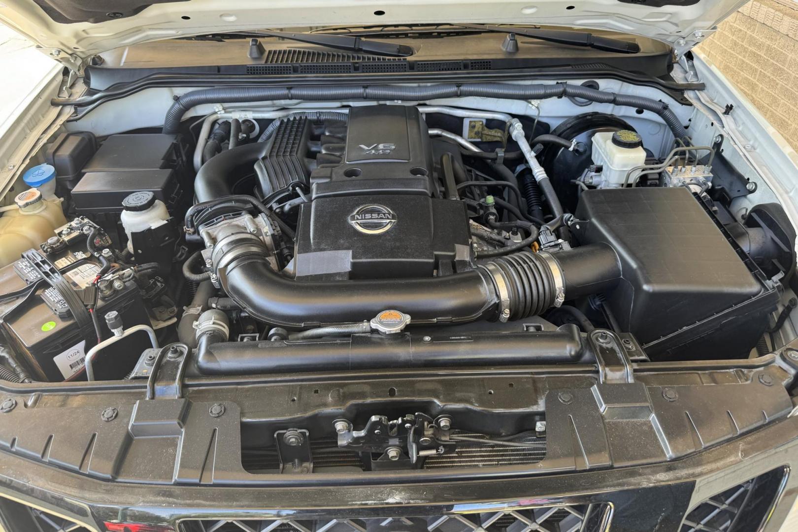 2018 White /Gray Nissan Frontier SV Value (1N6AD0ER4JN) with an V6 4.0 Liter engine, Automatic transmission, located at 2304 W. Main St., Boise, ID, 83702, (208) 342-7777, 43.622105, -116.218658 - 2018 Nissan Frontier Crew Cab SV Value Midnight Edition Two Wheel Drive - Photo#14