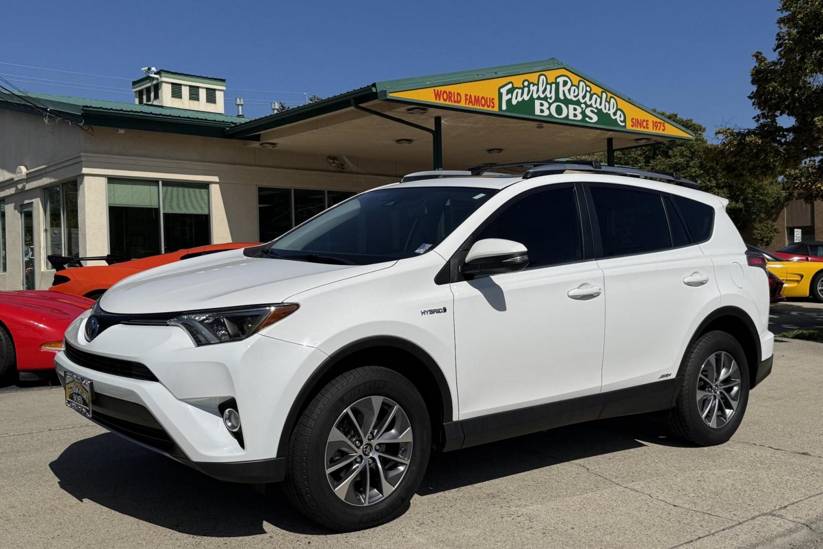 2018 White /Black Toyota RAV4 XLE (JTMRJREV5JD) with an 4 Cyl 2.5 Liter Hybrid engine, Automatic transmission, located at 2304 W. Main St., Boise, ID, 83702, (208) 342-7777, 43.622105, -116.218658 - Hybrid All Wheel Drive RAV4! Ready To Go! - Photo#0