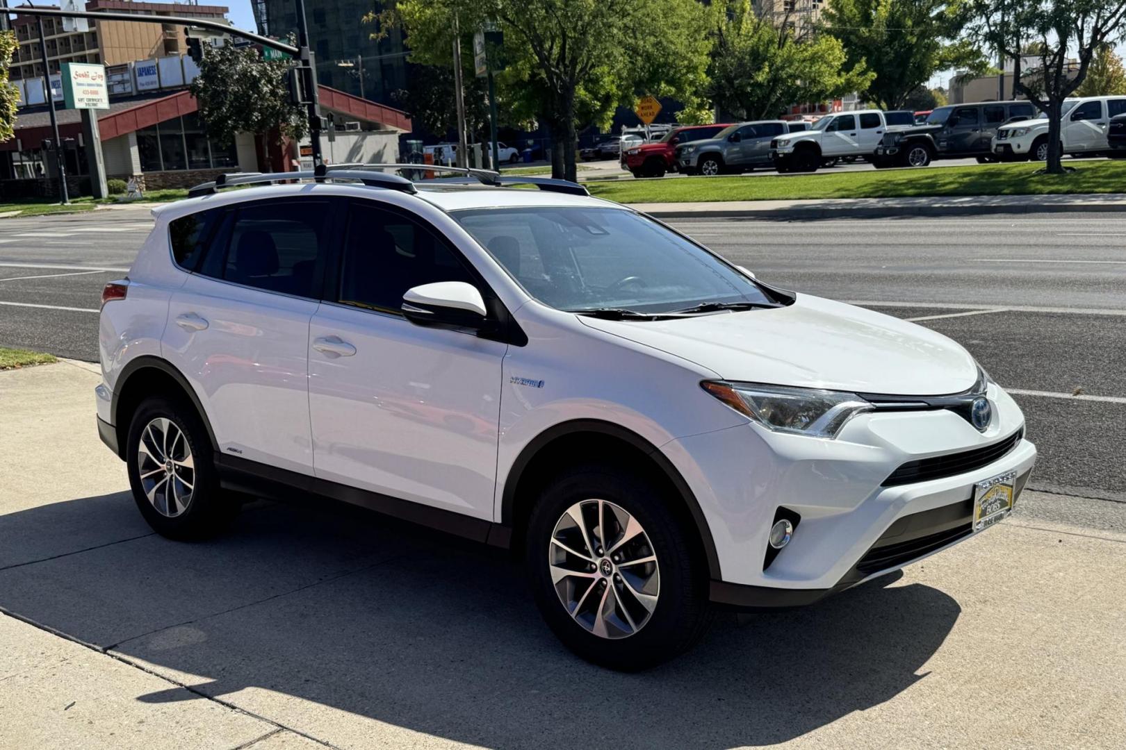 2018 White /Black Toyota RAV4 XLE (JTMRJREV5JD) with an 4 Cyl 2.5 Liter Hybrid engine, Automatic transmission, located at 2304 W. Main St., Boise, ID, 83702, (208) 342-7777, 43.622105, -116.218658 - Hybrid All Wheel Drive RAV4! Ready To Go! - Photo#2