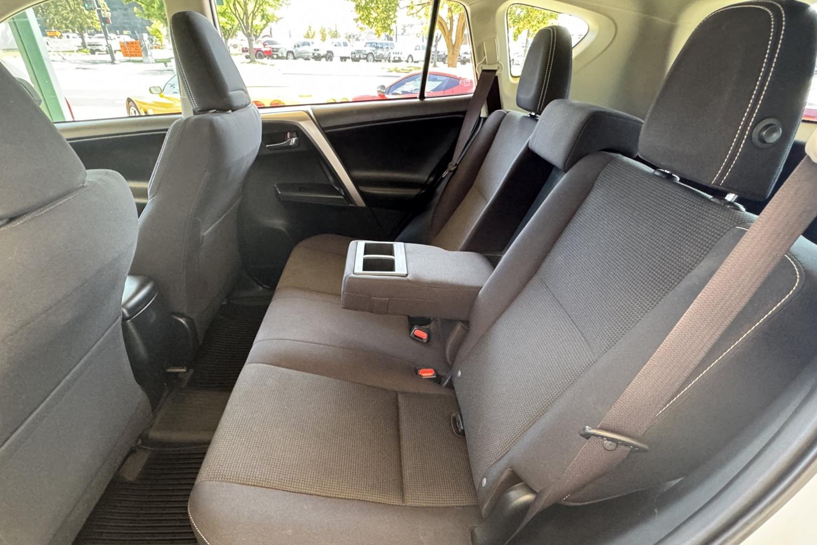 2018 White /Black Toyota RAV4 XLE (JTMRJREV5JD) with an 4 Cyl 2.5 Liter Hybrid engine, Automatic transmission, located at 2304 W. Main St., Boise, ID, 83702, (208) 342-7777, 43.622105, -116.218658 - Hybrid All Wheel Drive RAV4! Ready To Go! - Photo#10