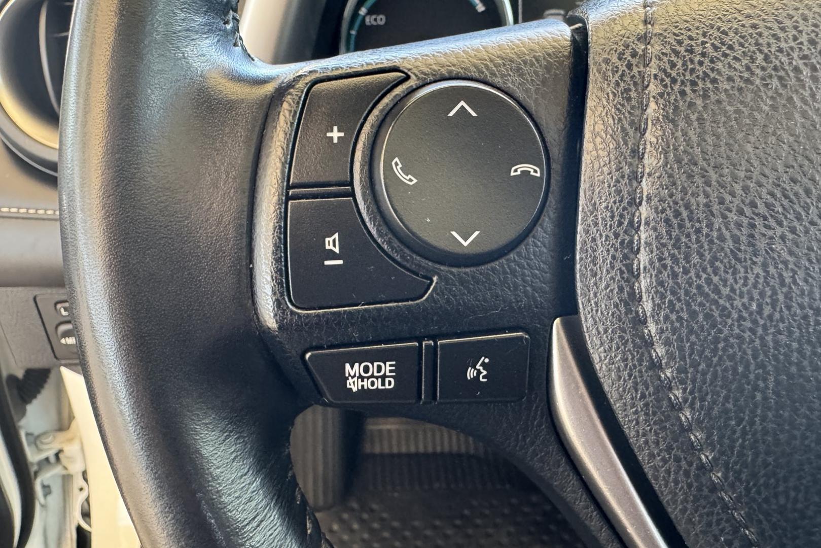 2018 White /Black Toyota RAV4 XLE (JTMRJREV5JD) with an 4 Cyl 2.5 Liter Hybrid engine, Automatic transmission, located at 2304 W. Main St., Boise, ID, 83702, (208) 342-7777, 43.622105, -116.218658 - Hybrid All Wheel Drive RAV4! Ready To Go! - Photo#9