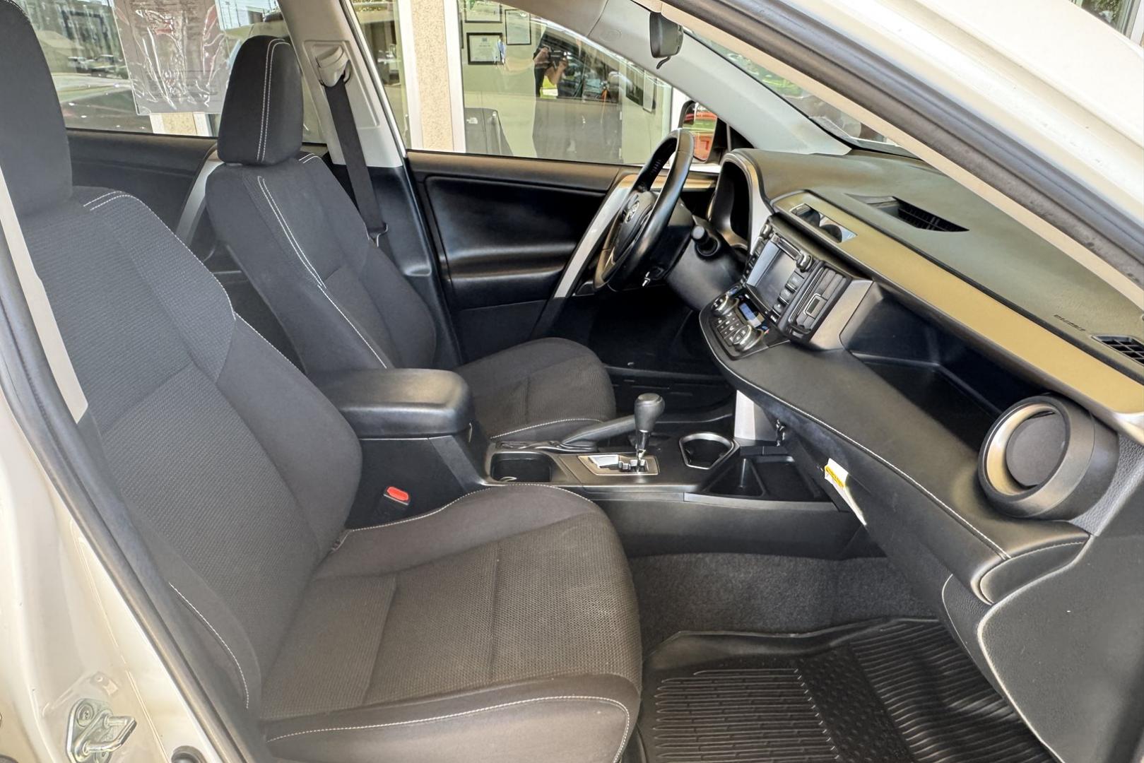 2018 White /Black Toyota RAV4 XLE (JTMRJREV5JD) with an 4 Cyl 2.5 Liter Hybrid engine, Automatic transmission, located at 2304 W. Main St., Boise, ID, 83702, (208) 342-7777, 43.622105, -116.218658 - Hybrid All Wheel Drive RAV4! Ready To Go! - Photo#17