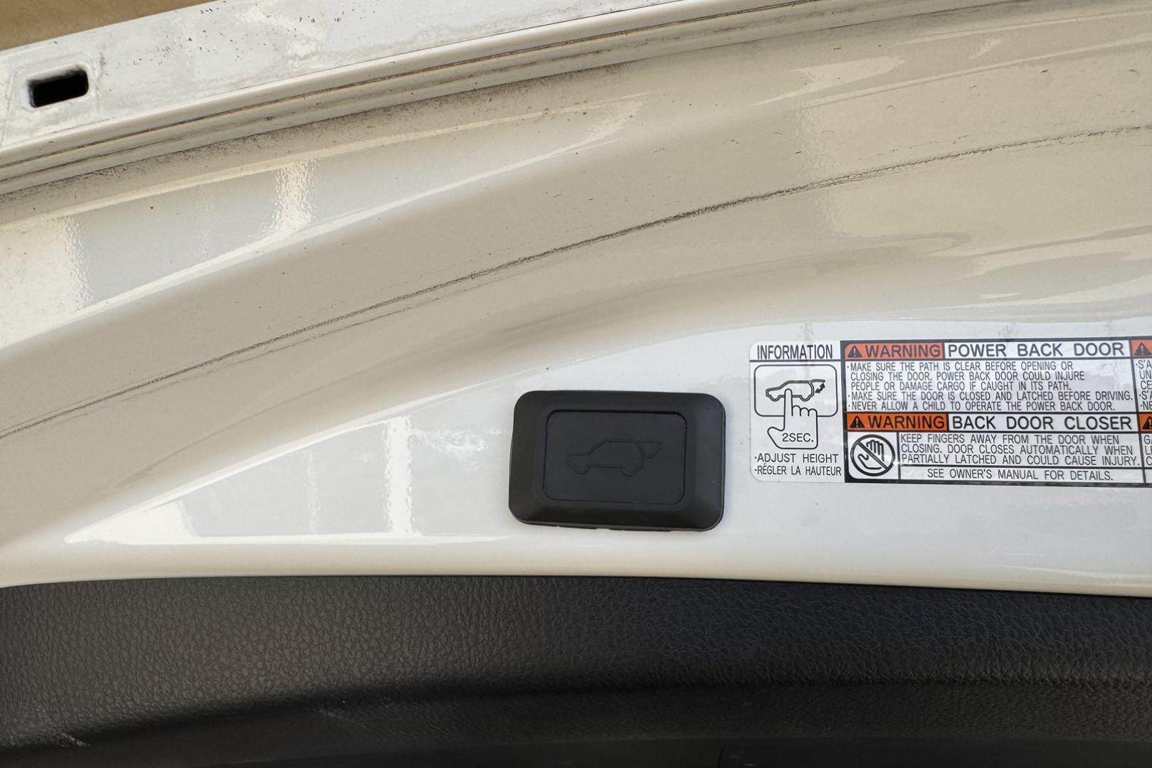 2018 White /Black Toyota RAV4 XLE (JTMRJREV5JD) with an 4 Cyl 2.5 Liter Hybrid engine, Automatic transmission, located at 2304 W. Main St., Boise, ID, 83702, (208) 342-7777, 43.622105, -116.218658 - Hybrid All Wheel Drive RAV4! Ready To Go! - Photo#18