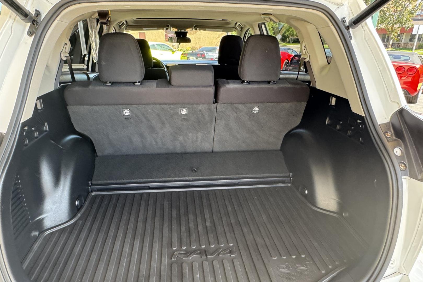 2018 White /Black Toyota RAV4 XLE (JTMRJREV5JD) with an 4 Cyl 2.5 Liter Hybrid engine, Automatic transmission, located at 2304 W. Main St., Boise, ID, 83702, (208) 342-7777, 43.622105, -116.218658 - Hybrid All Wheel Drive RAV4! Ready To Go! - Photo#19