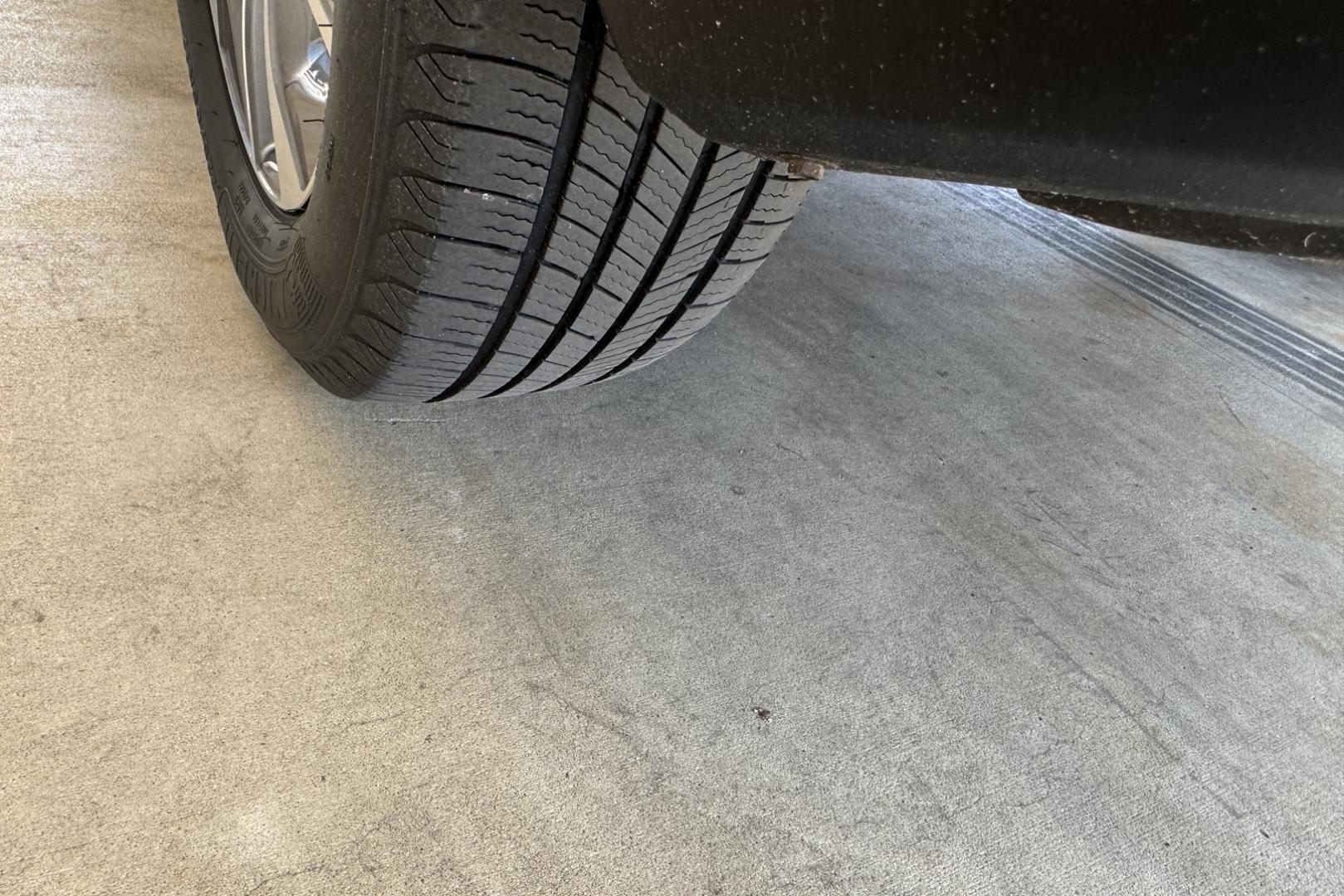 2018 White /Black Toyota RAV4 XLE (JTMRJREV5JD) with an 4 Cyl 2.5 Liter Hybrid engine, Automatic transmission, located at 2304 W. Main St., Boise, ID, 83702, (208) 342-7777, 43.622105, -116.218658 - Hybrid All Wheel Drive RAV4! Ready To Go! - Photo#20