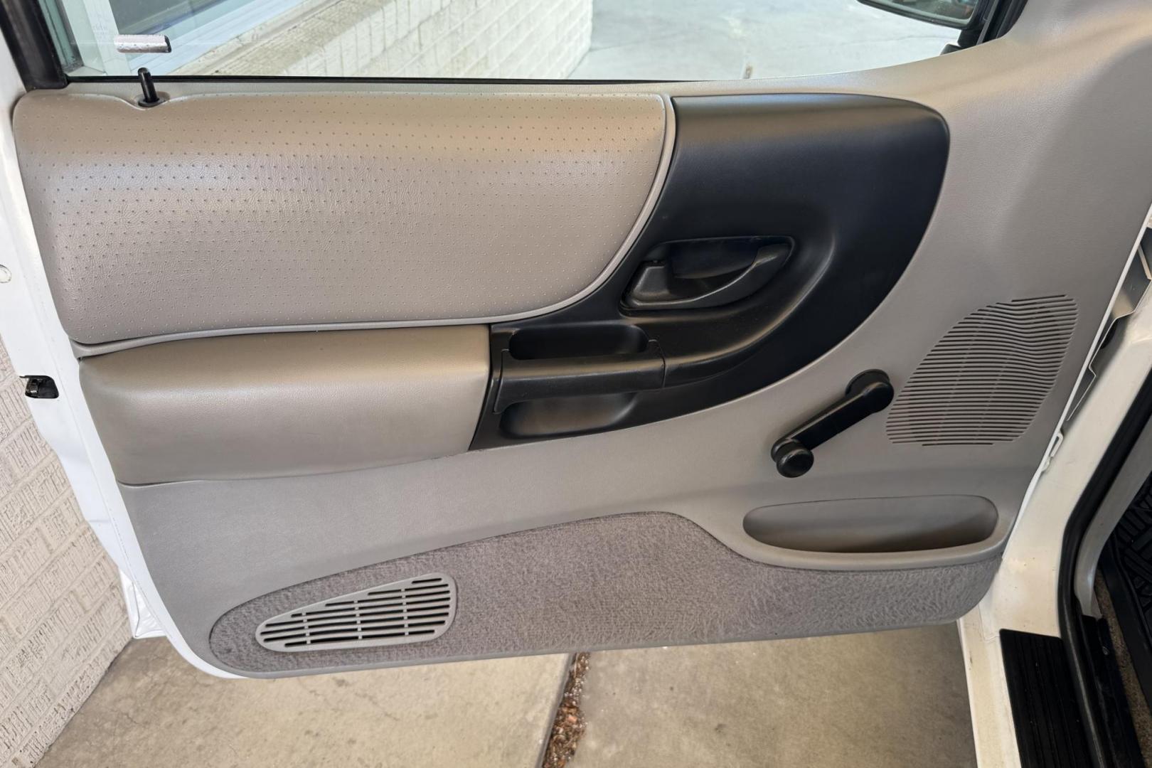 1998 White /Gray Ford Ranger XLT (1FTYR10C5WU) with an 4 Cyl 2.5 Liter engine, 5 Speed transmission, located at 2304 W. Main St., Boise, ID, 83702, (208) 342-7777, 43.622105, -116.218658 - New Tires! Low Mileage! Ready To Go! - Photo#4