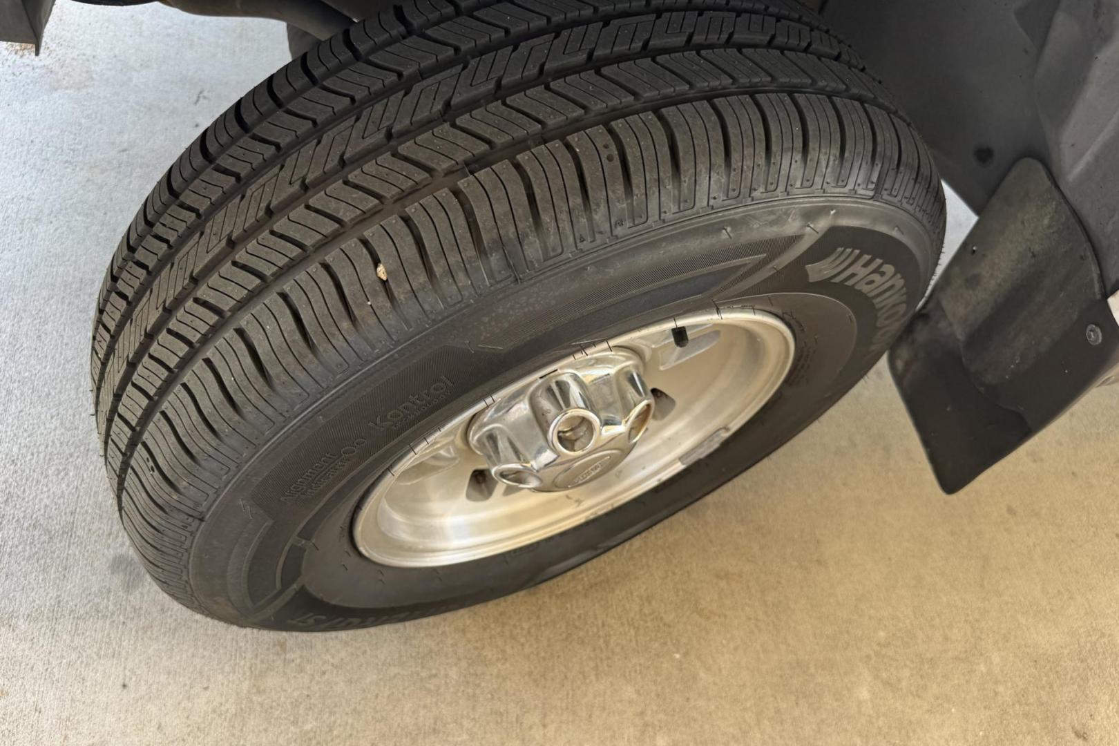 1998 White /Gray Ford Ranger XLT (1FTYR10C5WU) with an 4 Cyl 2.5 Liter engine, 5 Speed transmission, located at 2304 W. Main St., Boise, ID, 83702, (208) 342-7777, 43.622105, -116.218658 - New Tires! Low Mileage! Ready To Go! - Photo#7