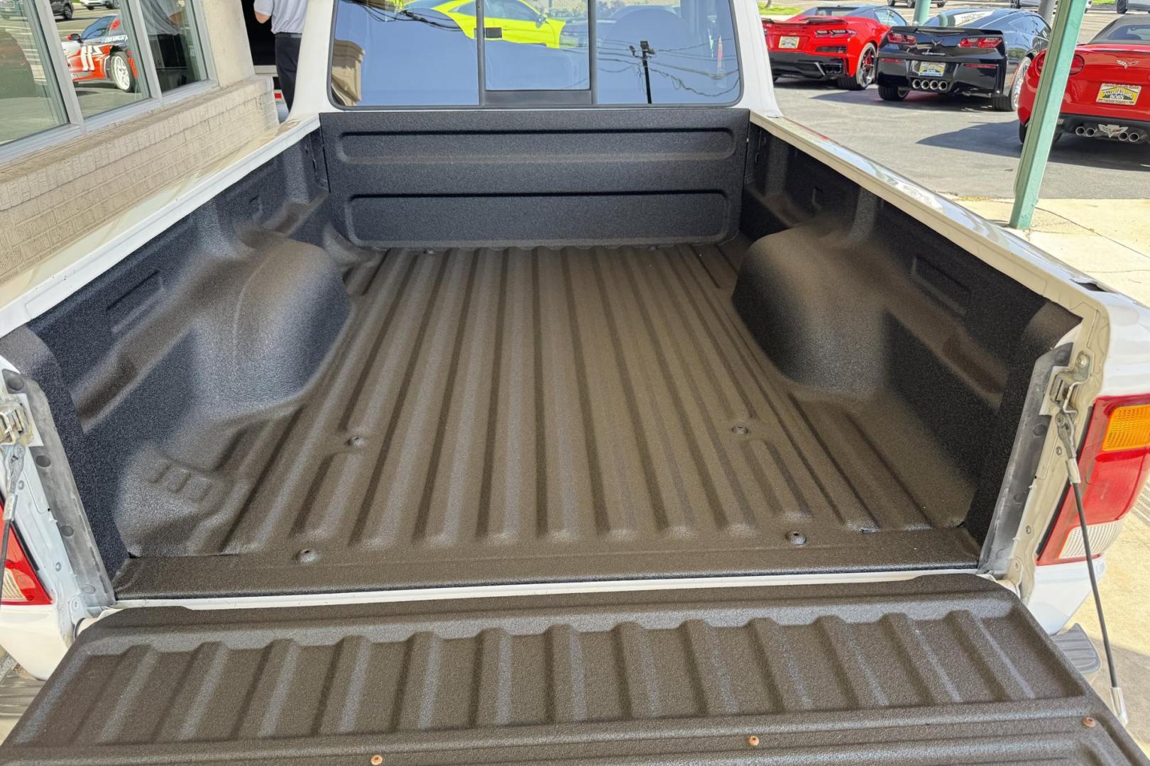 1998 White /Gray Ford Ranger XLT (1FTYR10C5WU) with an 4 Cyl 2.5 Liter engine, 5 Speed transmission, located at 2304 W. Main St., Boise, ID, 83702, (208) 342-7777, 43.622105, -116.218658 - New Tires! Low Mileage! Ready To Go! - Photo#11