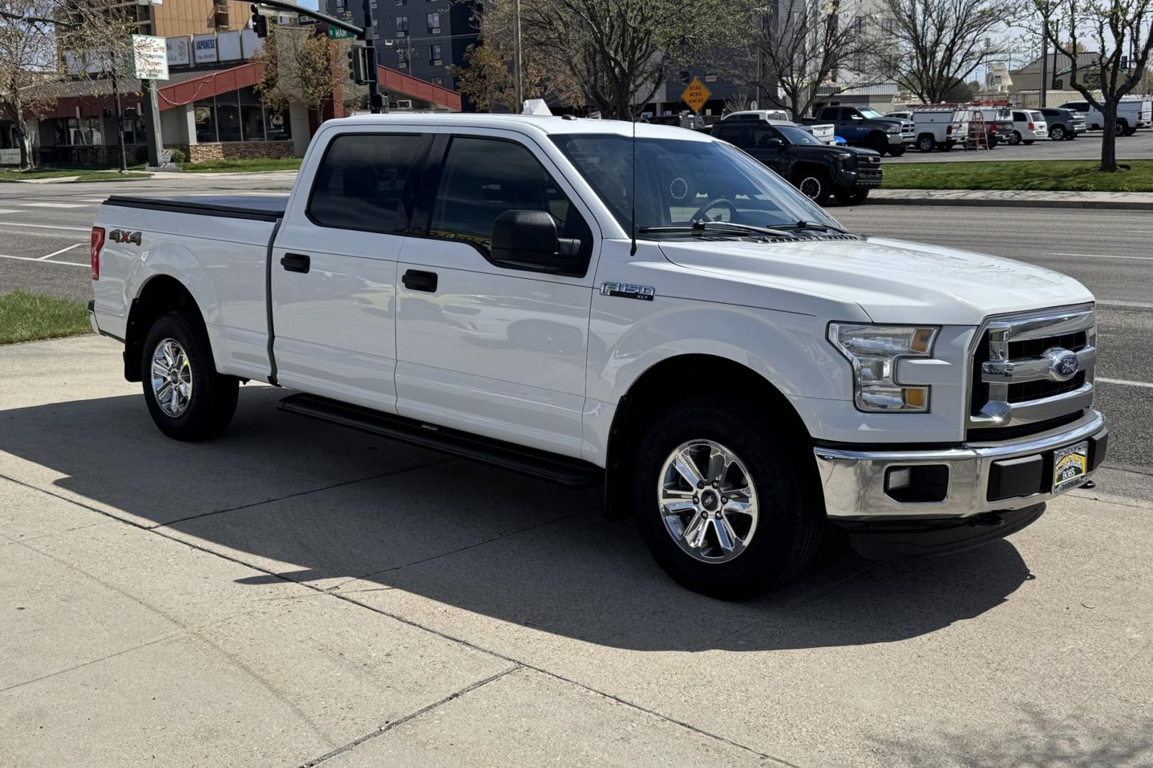 2016 Oxford White /Gray Ford F-150 XLT (1FTFW1EFXGF) with an V8 5.0 Liter engine, Automatic transmission, located at 2304 W. Main St., Boise, ID, 83702, (208) 342-7777, 43.622105, -116.218658 - Seats 6! Ready To Haul! - Photo#2
