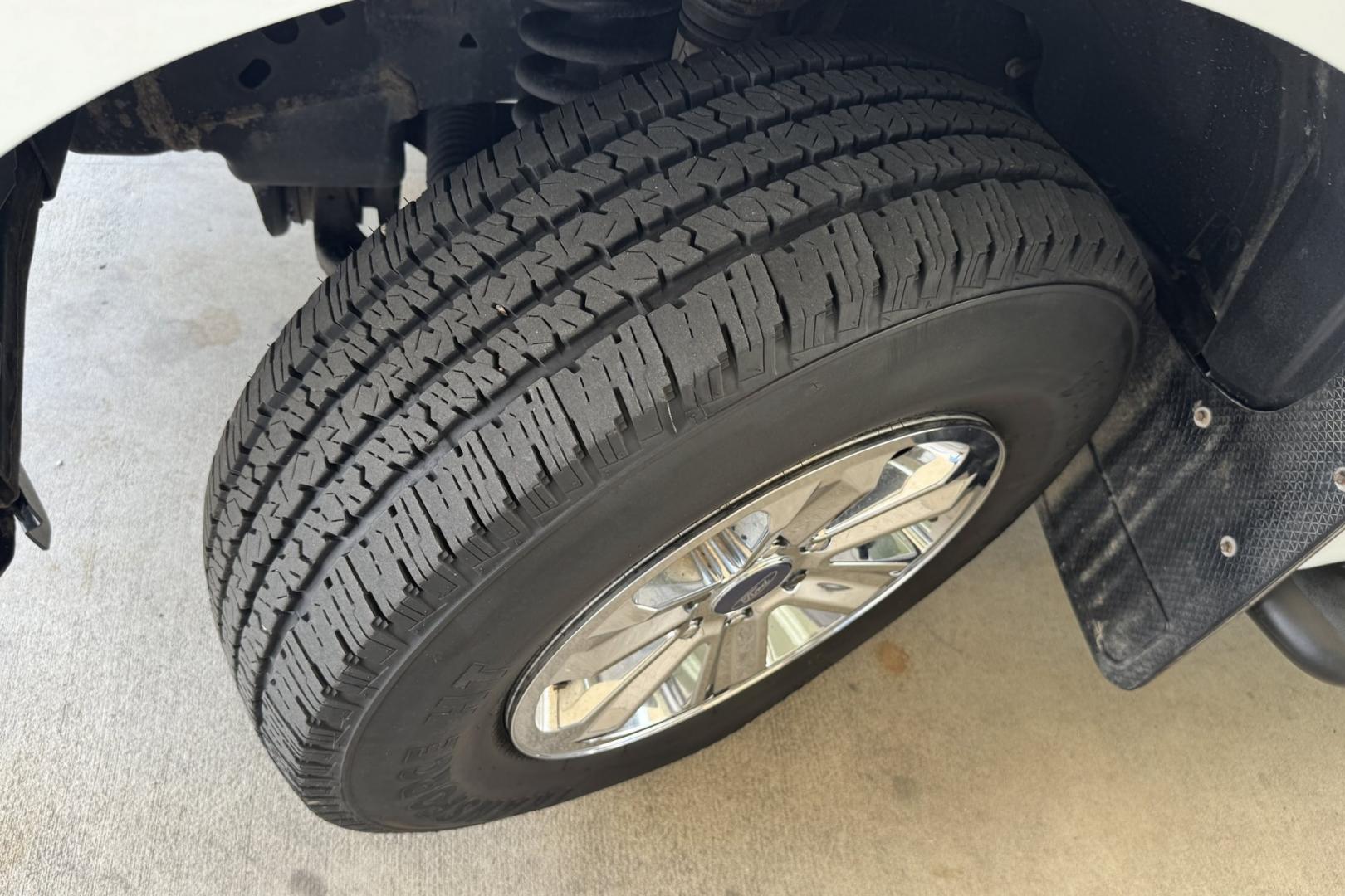 2016 Oxford White /Gray Ford F-150 XLT (1FTFW1EFXGF) with an V8 5.0 Liter engine, Automatic transmission, located at 2304 W. Main St., Boise, ID, 83702, (208) 342-7777, 43.622105, -116.218658 - Seats 6! Ready To Haul! - Photo#10