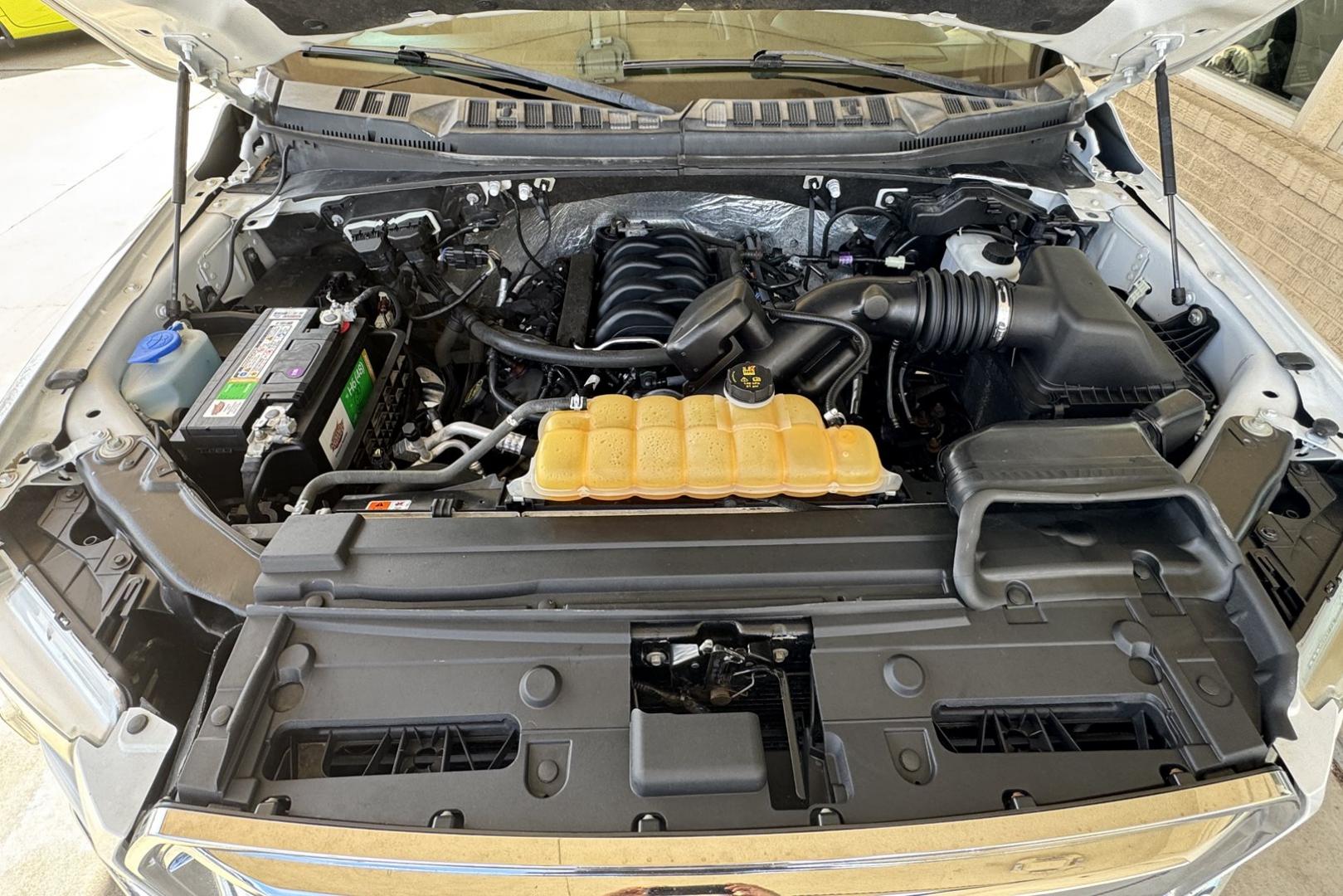 2016 Oxford White /Gray Ford F-150 XLT (1FTFW1EFXGF) with an V8 5.0 Liter engine, Automatic transmission, located at 2304 W. Main St., Boise, ID, 83702, (208) 342-7777, 43.622105, -116.218658 - Seats 6! Ready To Haul! - Photo#11