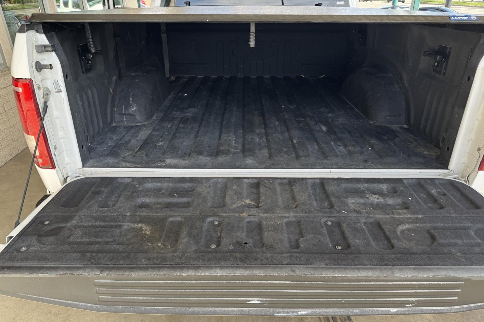 2016 Oxford White /Gray Ford F-150 XLT (1FTFW1EFXGF) with an V8 5.0 Liter engine, Automatic transmission, located at 2304 W. Main St., Boise, ID, 83702, (208) 342-7777, 43.622105, -116.218658 - Seats 6! Ready To Haul! - Photo#17