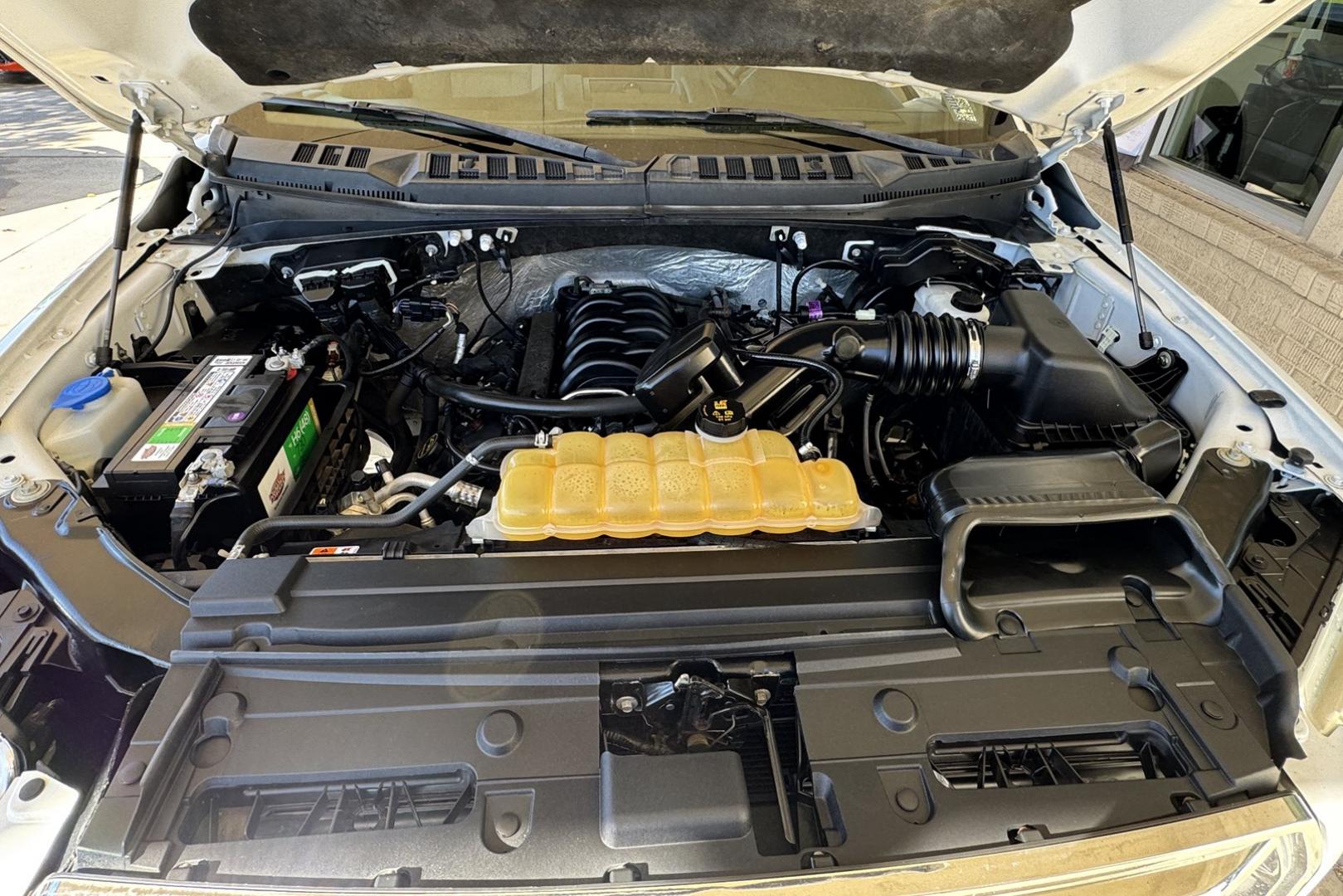 2016 Oxford White /Gray Ford F-150 XLT (1FTFW1EFXGF) with an V8 5.0 Liter engine, Automatic transmission, located at 2304 W. Main St., Boise, ID, 83702, (208) 342-7777, 43.622105, -116.218658 - Seats 6! Ready To Haul! - Photo#12