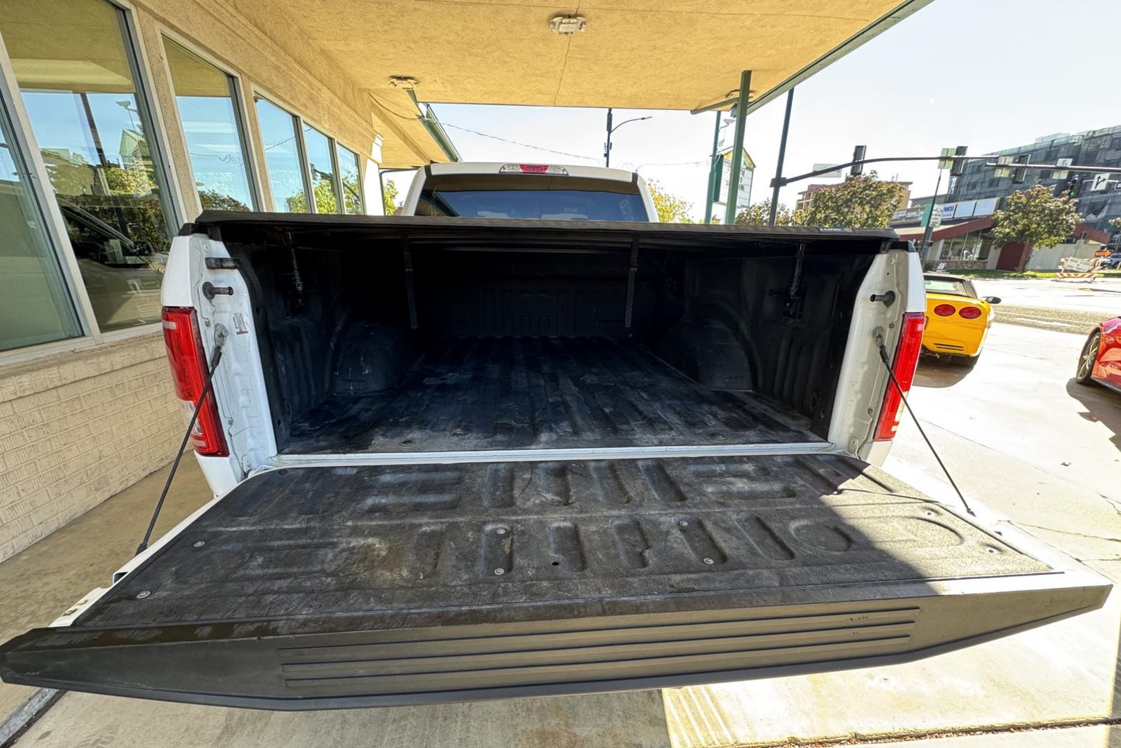 2016 Oxford White /Gray Ford F-150 XLT (1FTFW1EFXGF) with an V8 5.0 Liter engine, Automatic transmission, located at 2304 W. Main St., Boise, ID, 83702, (208) 342-7777, 43.622105, -116.218658 - Seats 6! Ready To Haul! - Photo#18