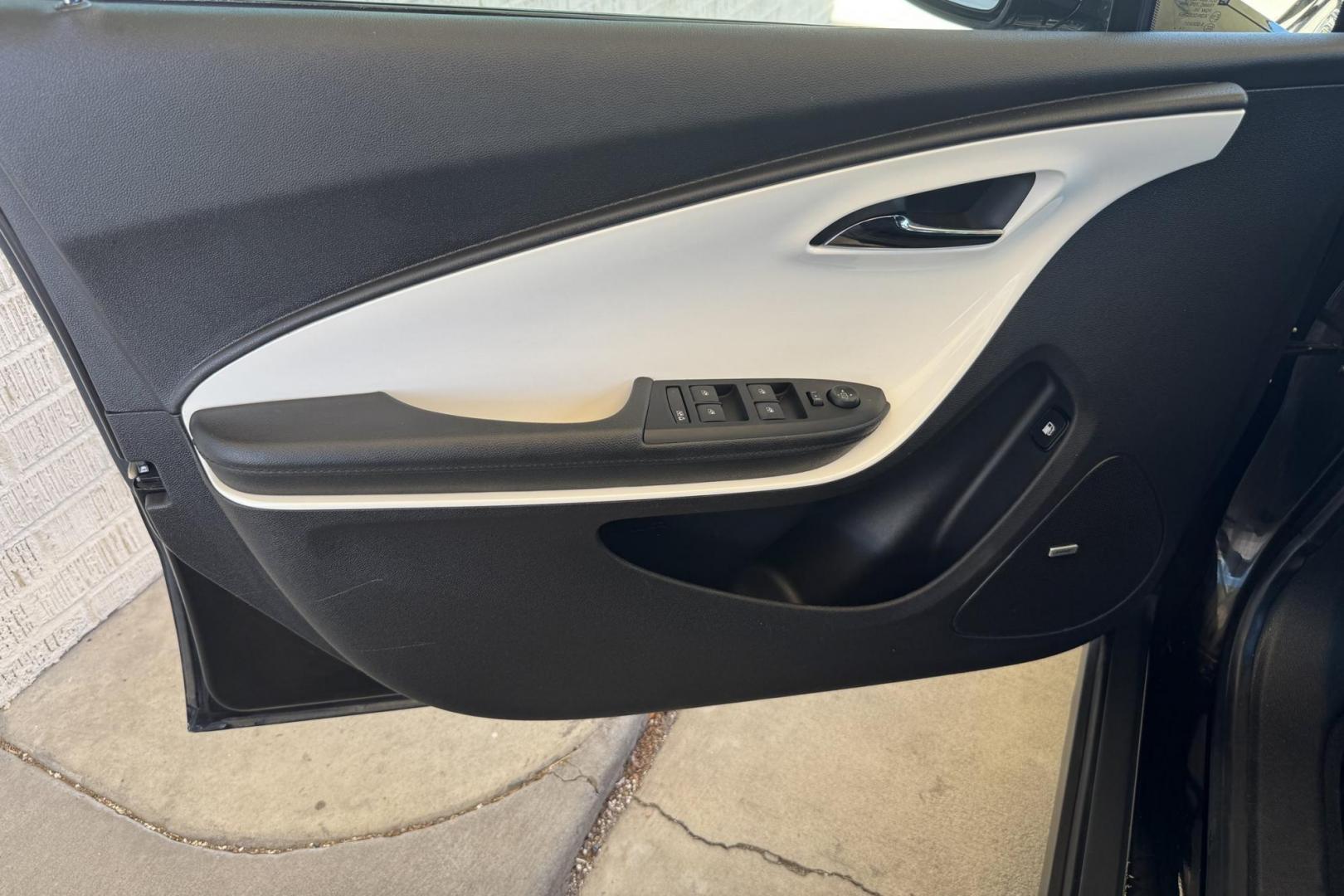 2015 Black /Black Chevrolet Volt Premium (1G1RD6E47FU) with an 4 Cyl 1.4 Liter Hybrid engine, Automatic transmission, located at 2304 W. Main St., Boise, ID, 83702, (208) 342-7777, 43.622105, -116.218658 - New Tires! Great Fuel Economy! - Photo#10