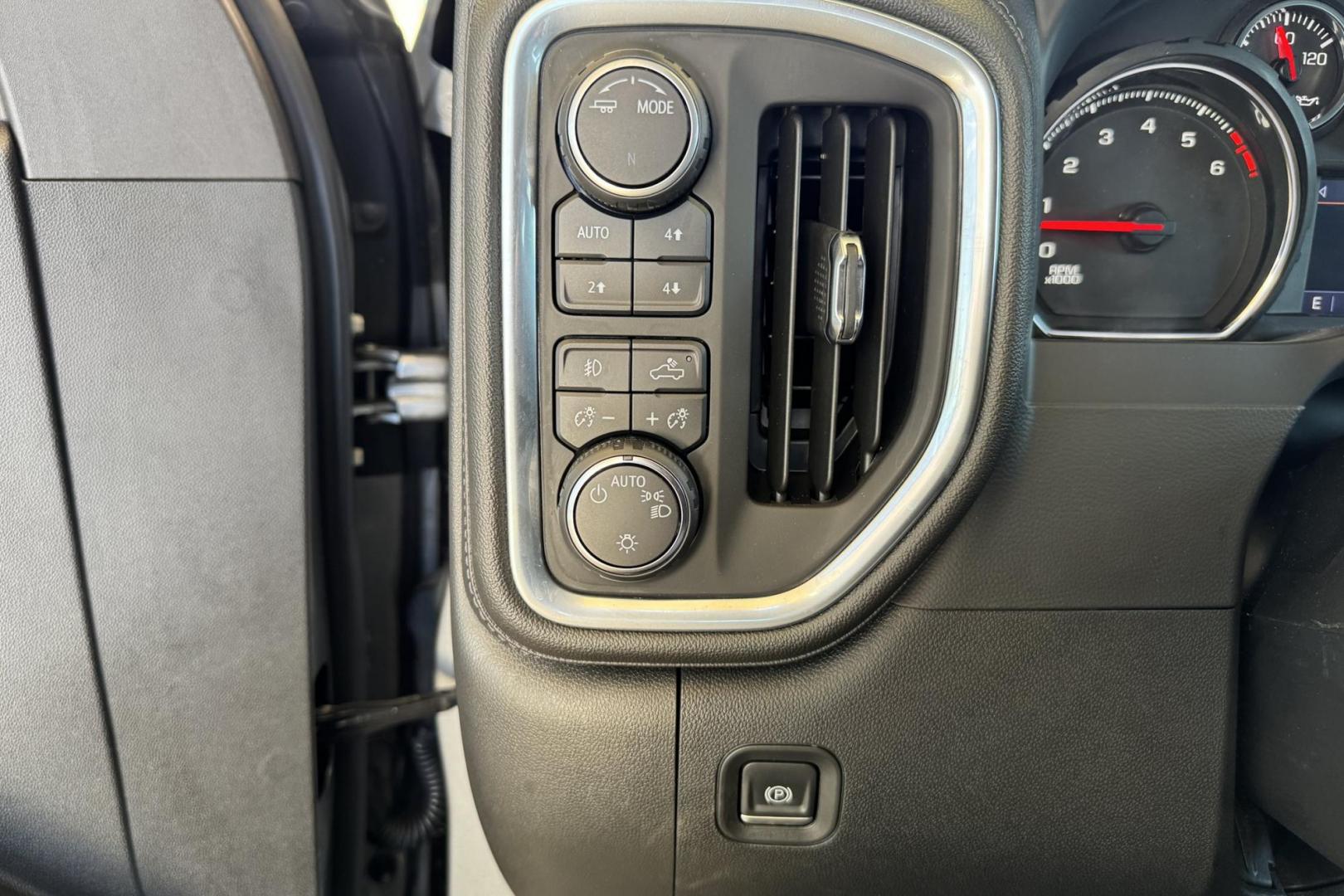 2021 Satin Steel Metallic /Jet Black Chevrolet Silverado 1500 LT Trail Boss Z/71 (1GCPYFED2MZ) with an V8 5.3 Liter engine, Automatic 10 Speed transmission, located at 2304 W. Main St., Boise, ID, 83702, (208) 342-7777, 43.622105, -116.218658 - Z/71 LT Trail Boss! Ready To Go! - Photo#9