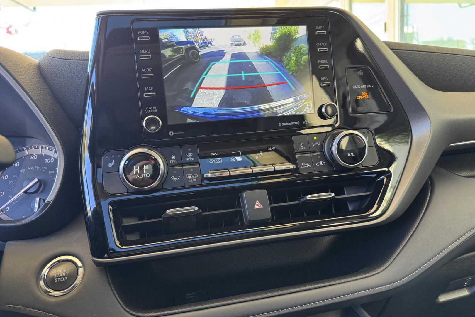 2022 Blueprint /Black Toyota Highlandere XLE (5TDGZRBH7NS) with an V6 3.5 Liter engine, Automatic 8 Speed transmission, located at 2304 W. Main St., Boise, ID, 83702, (208) 342-7777, 43.622105, -116.218658 - Loaded With Safety Features! Middle Bench Seat! Ready To Go! - Photo#6