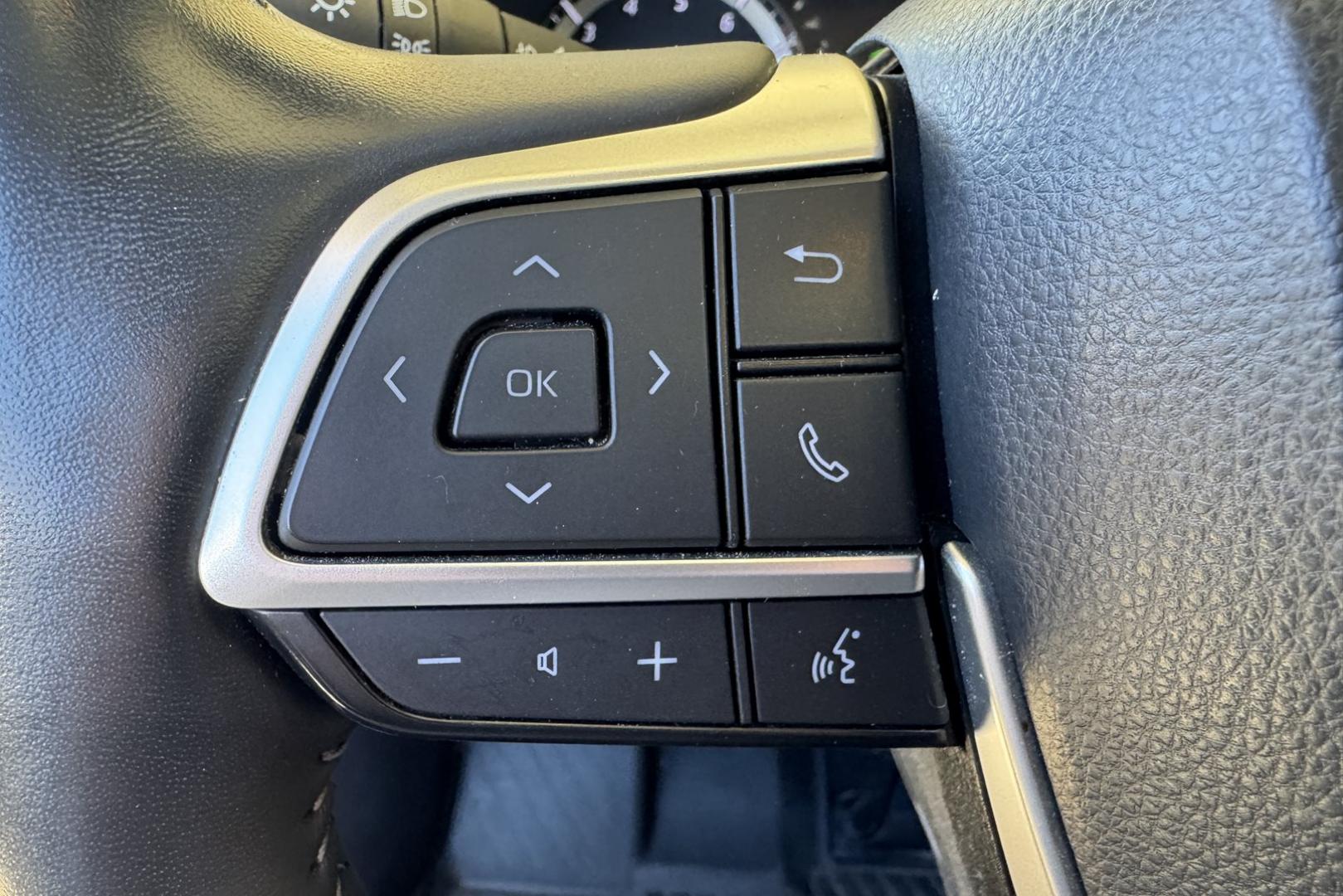 2022 Blueprint /Black Toyota Highlandere XLE (5TDGZRBH7NS) with an V6 3.5 Liter engine, Automatic 8 Speed transmission, located at 2304 W. Main St., Boise, ID, 83702, (208) 342-7777, 43.622105, -116.218658 - Loaded With Safety Features! Middle Bench Seat! Ready To Go! - Photo#9