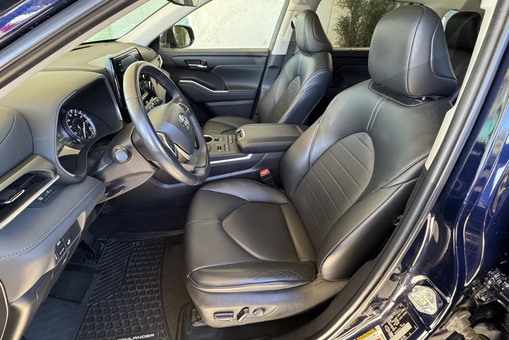 2022 Blueprint /Black Toyota Highlandere XLE (5TDGZRBH7NS) with an V6 3.5 Liter engine, Automatic 8 Speed transmission, located at 2304 W. Main St., Boise, ID, 83702, (208) 342-7777, 43.622105, -116.218658 - Loaded With Safety Features! Middle Bench Seat! Ready To Go! - Photo#10