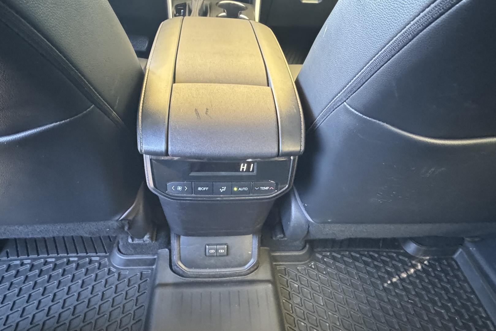 2022 Blueprint /Black Toyota Highlandere XLE (5TDGZRBH7NS) with an V6 3.5 Liter engine, Automatic 8 Speed transmission, located at 2304 W. Main St., Boise, ID, 83702, (208) 342-7777, 43.622105, -116.218658 - Loaded With Safety Features! Middle Bench Seat! Ready To Go! - Photo#15