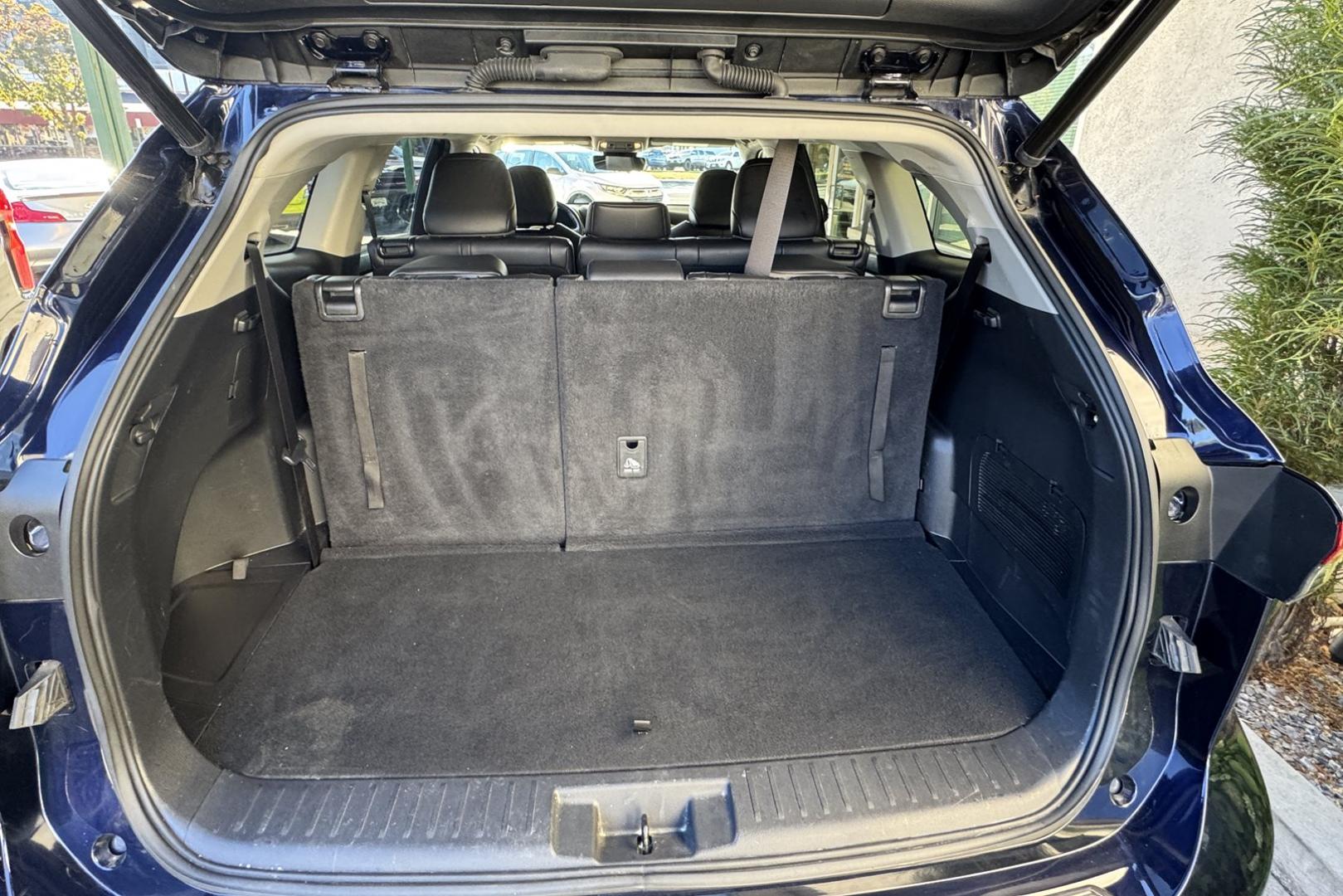 2022 Blueprint /Black Toyota Highlandere XLE (5TDGZRBH7NS) with an V6 3.5 Liter engine, Automatic 8 Speed transmission, located at 2304 W. Main St., Boise, ID, 83702, (208) 342-7777, 43.622105, -116.218658 - Loaded With Safety Features! Middle Bench Seat! Ready To Go! - Photo#20