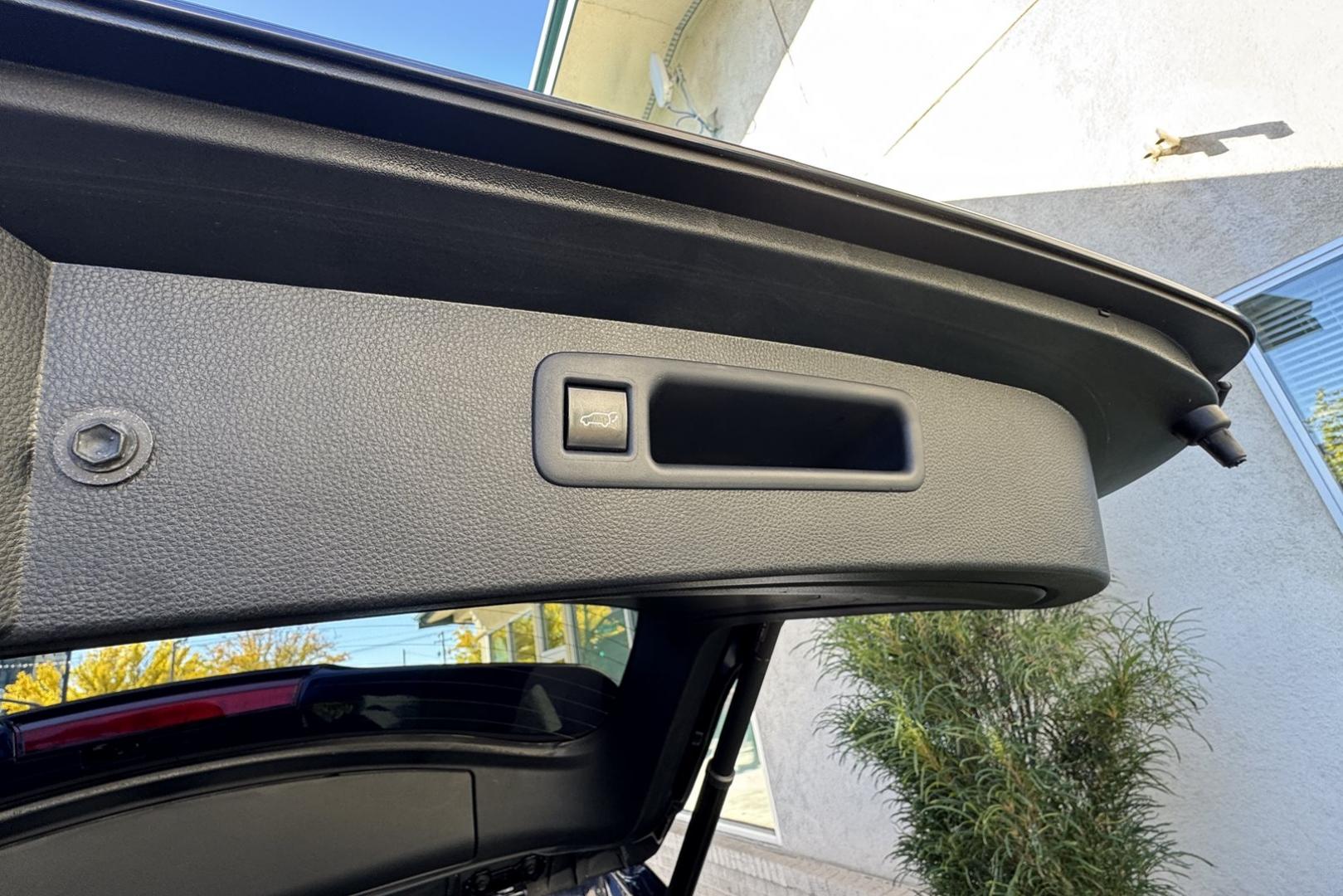 2022 Blueprint /Black Toyota Highlandere XLE (5TDGZRBH7NS) with an V6 3.5 Liter engine, Automatic 8 Speed transmission, located at 2304 W. Main St., Boise, ID, 83702, (208) 342-7777, 43.622105, -116.218658 - Loaded With Safety Features! Middle Bench Seat! Ready To Go! - Photo#23