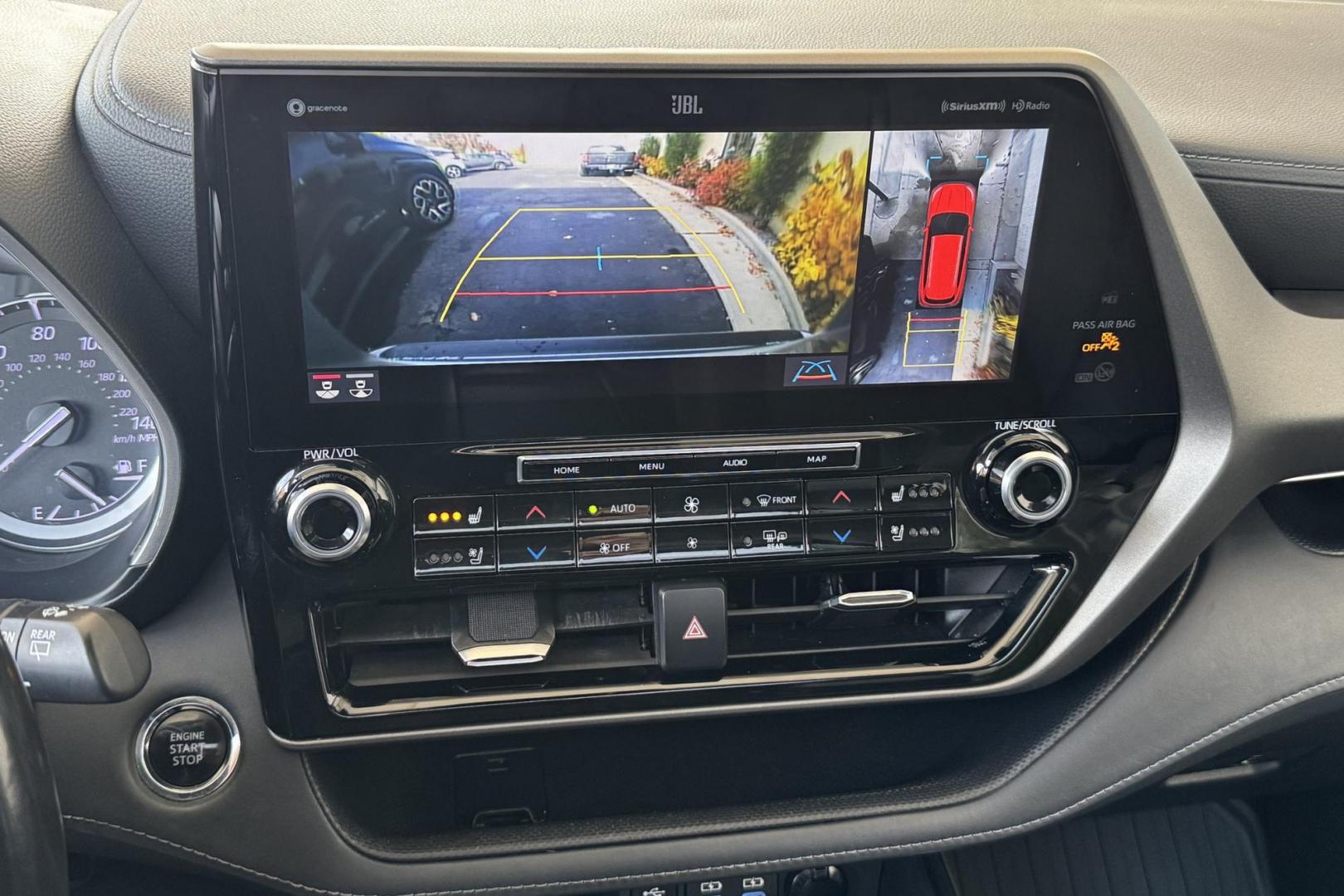 2022 Celestial Silver Metallic /Black Toyota Highlander Limited (5TDDZRBH9NS) with an V6 3.5 Liter engine, Automatic 8 Speed transmission, located at 2304 W. Main St., Boise, ID, 83702, (208) 342-7777, 43.622105, -116.218658 - Low Mileage & Clean! Loaded With Safety Features Too! - Photo#5