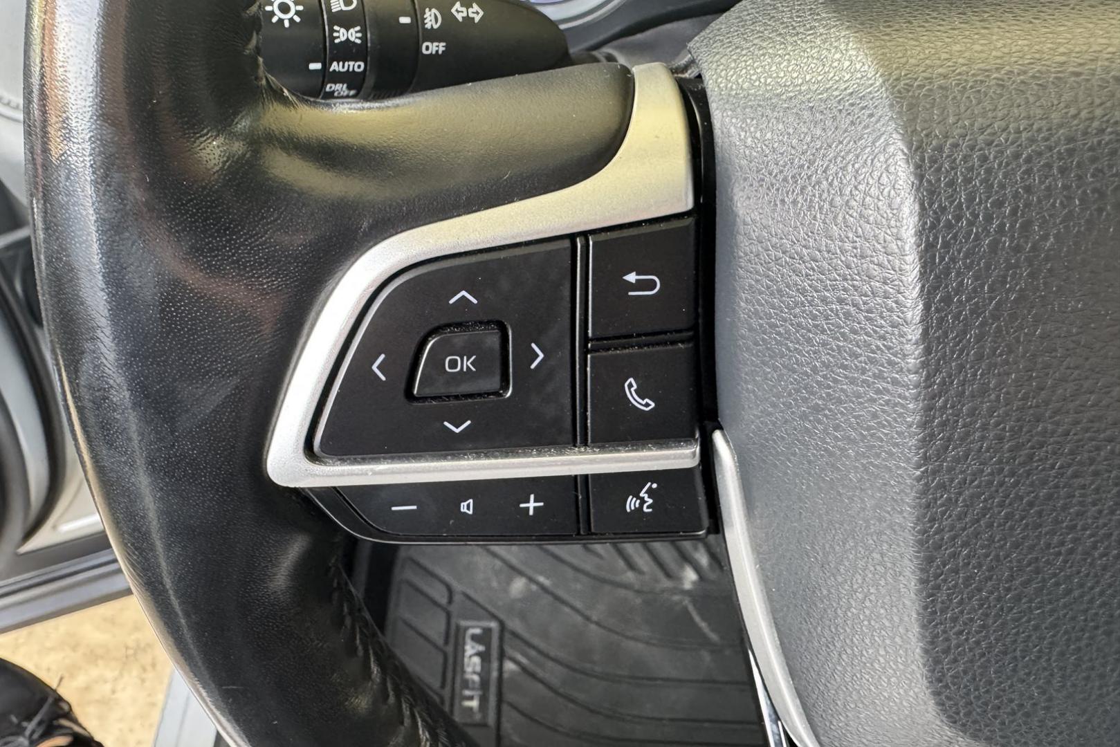 2022 Celestial Silver Metallic /Black Toyota Highlander Limited (5TDDZRBH9NS) with an V6 3.5 Liter engine, Automatic 8 Speed transmission, located at 2304 W. Main St., Boise, ID, 83702, (208) 342-7777, 43.622105, -116.218658 - Low Mileage & Clean! Loaded With Safety Features Too! - Photo#8