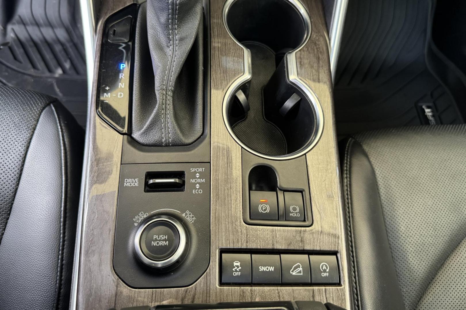 2022 Celestial Silver Metallic /Black Toyota Highlander Limited (5TDDZRBH9NS) with an V6 3.5 Liter engine, Automatic 8 Speed transmission, located at 2304 W. Main St., Boise, ID, 83702, (208) 342-7777, 43.622105, -116.218658 - Low Mileage & Clean! Loaded With Safety Features Too! - Photo#9