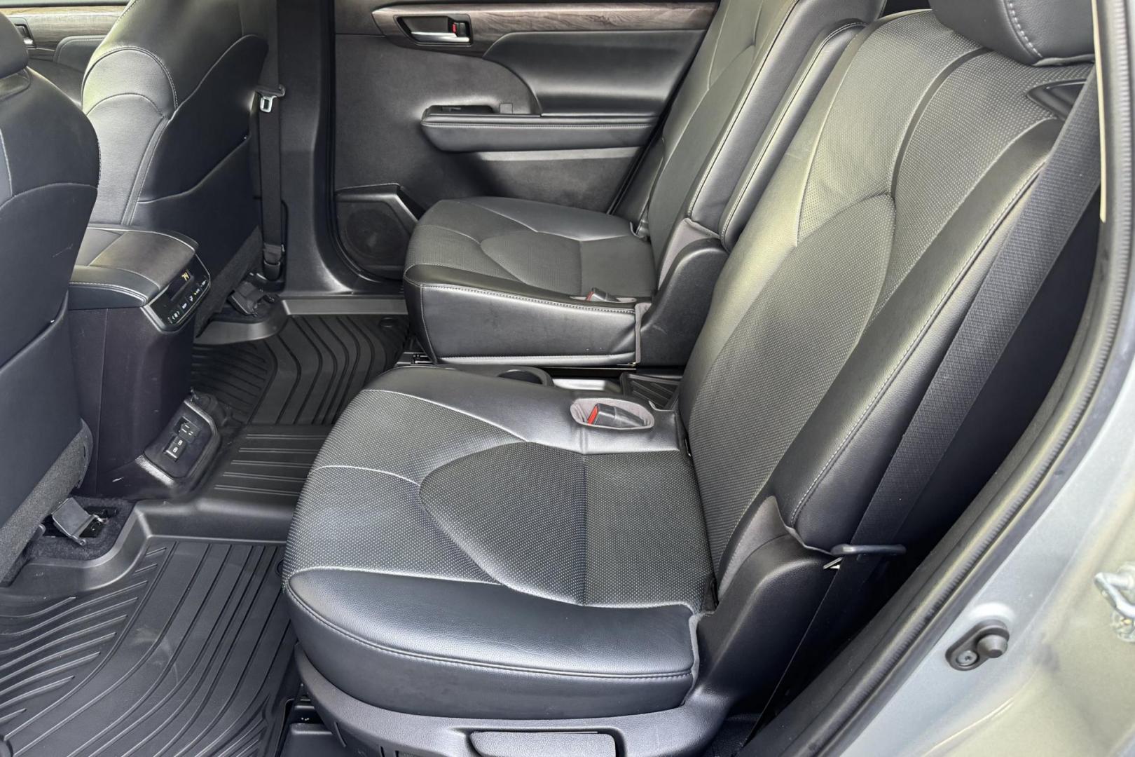 2022 Celestial Silver Metallic /Black Toyota Highlander Limited (5TDDZRBH9NS) with an V6 3.5 Liter engine, Automatic 8 Speed transmission, located at 2304 W. Main St., Boise, ID, 83702, (208) 342-7777, 43.622105, -116.218658 - Low Mileage & Clean! Loaded With Safety Features Too! - Photo#12