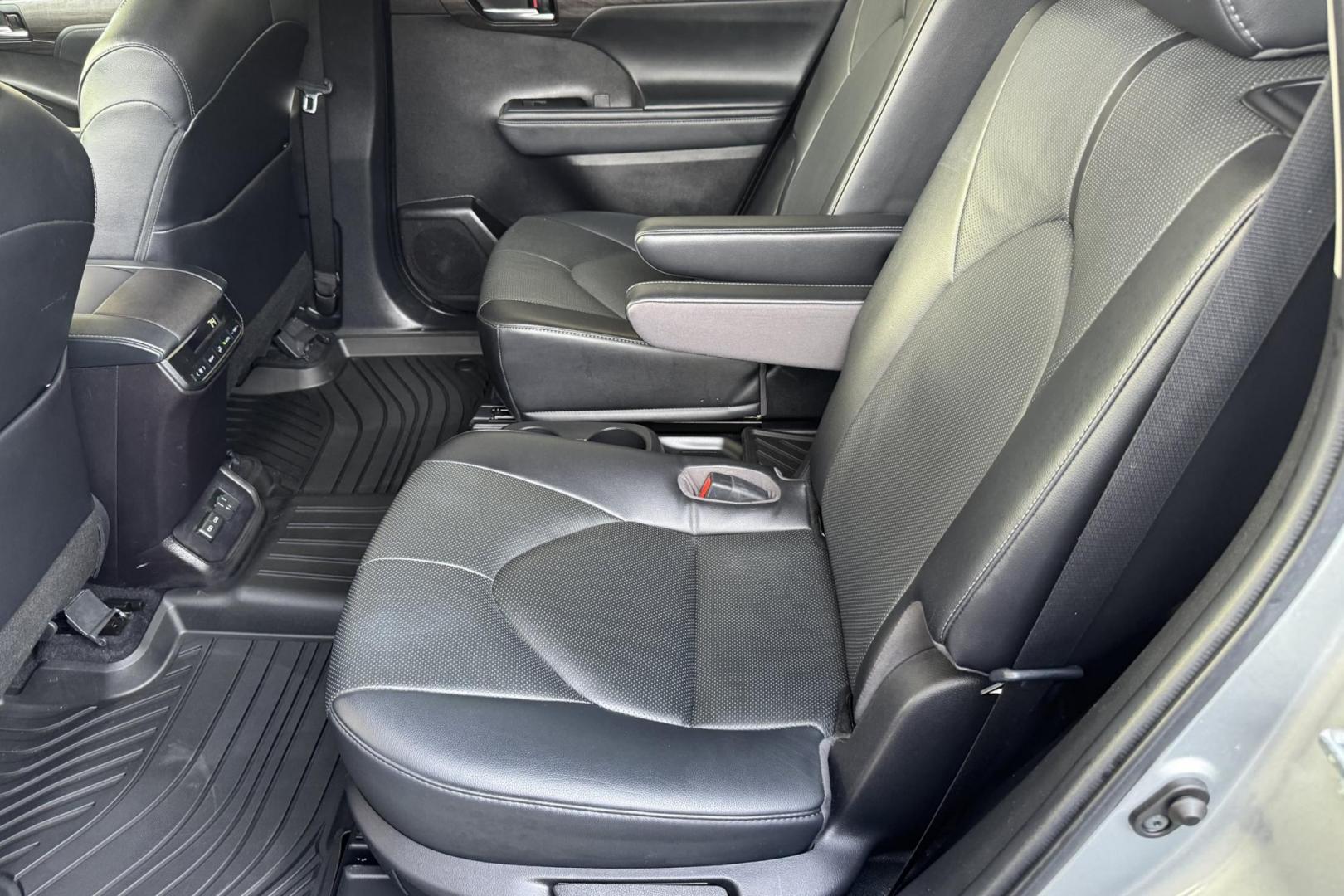 2022 Celestial Silver Metallic /Black Toyota Highlander Limited (5TDDZRBH9NS) with an V6 3.5 Liter engine, Automatic 8 Speed transmission, located at 2304 W. Main St., Boise, ID, 83702, (208) 342-7777, 43.622105, -116.218658 - Low Mileage & Clean! Loaded With Safety Features Too! - Photo#13