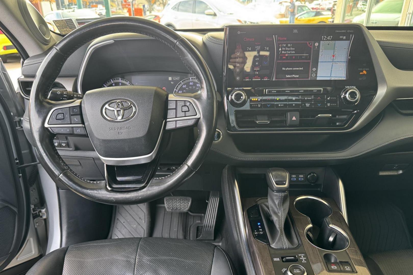 2022 Celestial Silver Metallic /Black Toyota Highlander Limited (5TDDZRBH9NS) with an V6 3.5 Liter engine, Automatic 8 Speed transmission, located at 2304 W. Main St., Boise, ID, 83702, (208) 342-7777, 43.622105, -116.218658 - Low Mileage & Clean! Loaded With Safety Features Too! - Photo#16