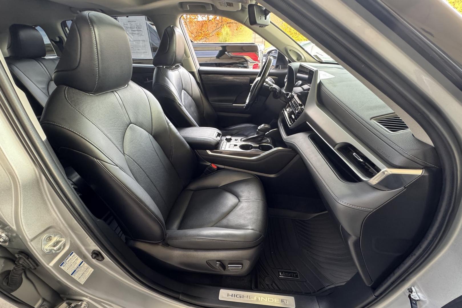 2022 Celestial Silver Metallic /Black Toyota Highlander Limited (5TDDZRBH9NS) with an V6 3.5 Liter engine, Automatic 8 Speed transmission, located at 2304 W. Main St., Boise, ID, 83702, (208) 342-7777, 43.622105, -116.218658 - Low Mileage & Clean! Loaded With Safety Features Too! - Photo#21