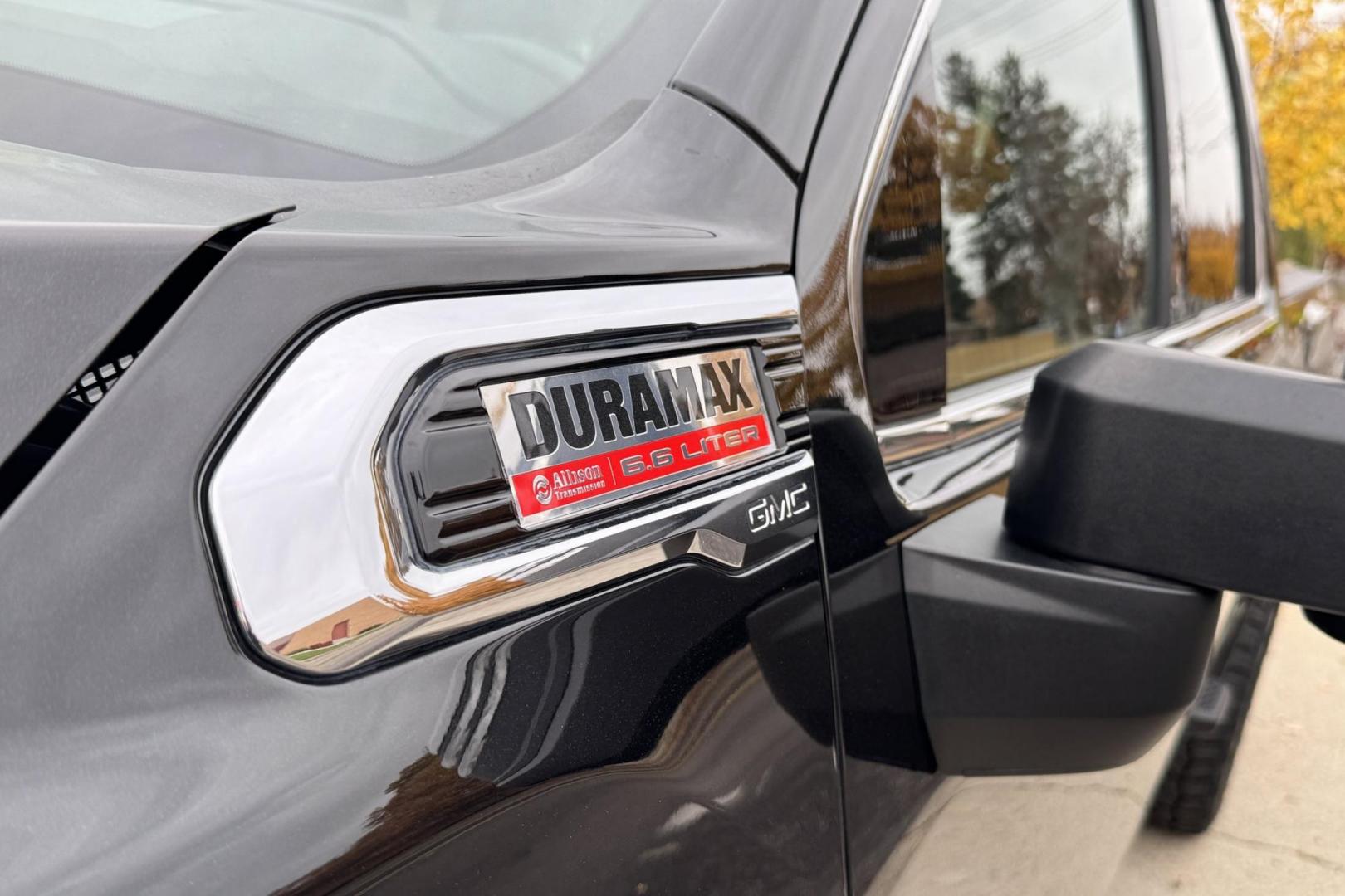 2022 Black /Jet Black GMC Sierra 3500HD Denali (1GT49WEY8NF) with an V8 6.6 Liter Duramax Turbo Diesel engine, Automatic 10 Speed Allison transmission, located at 2304 W. Main St., Boise, ID, 83702, (208) 342-7777, 43.622105, -116.218658 - Photo#4