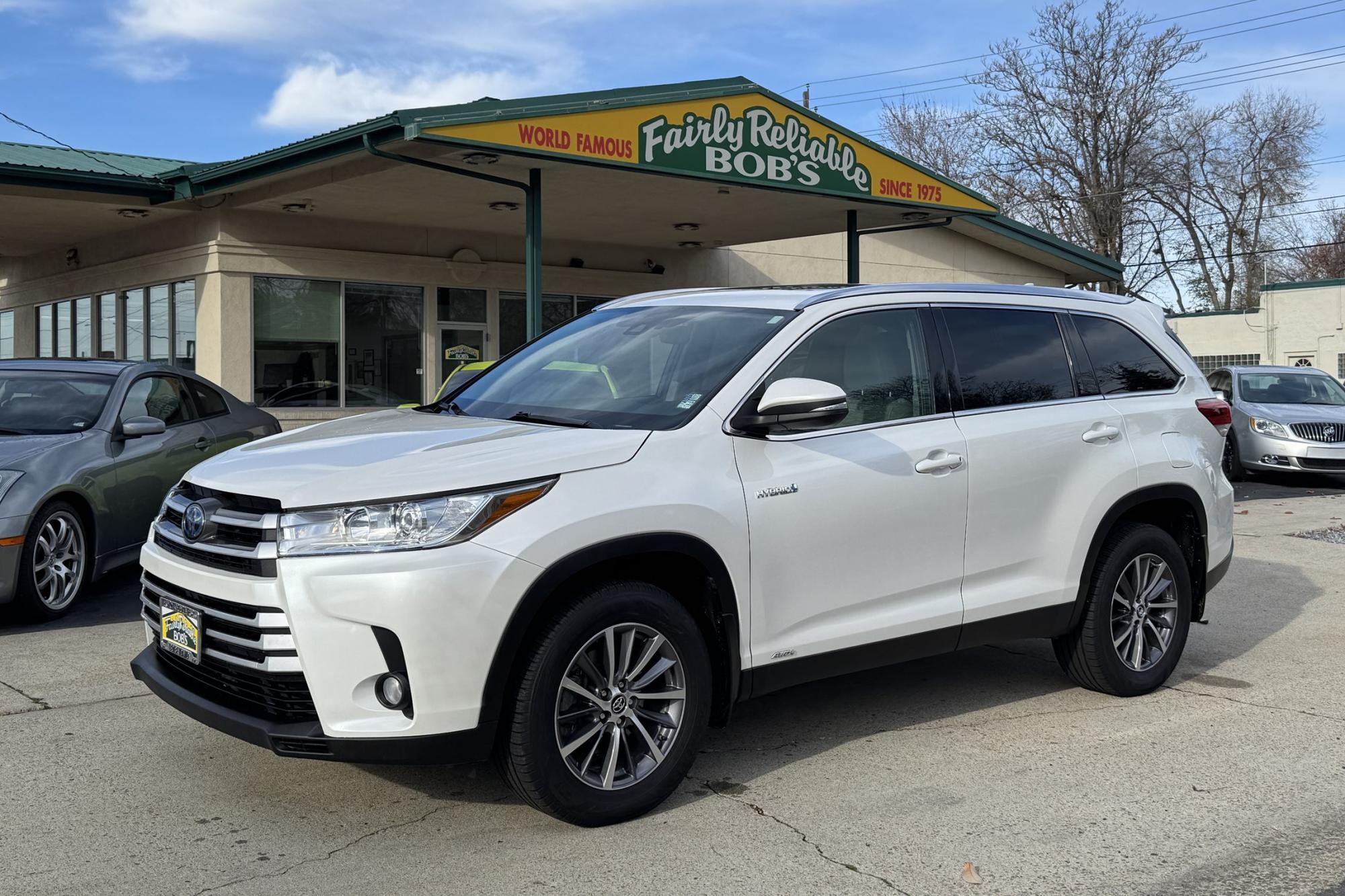 photo of 2019 Toyota Highlander Hybrid XLE All Wheel Drive