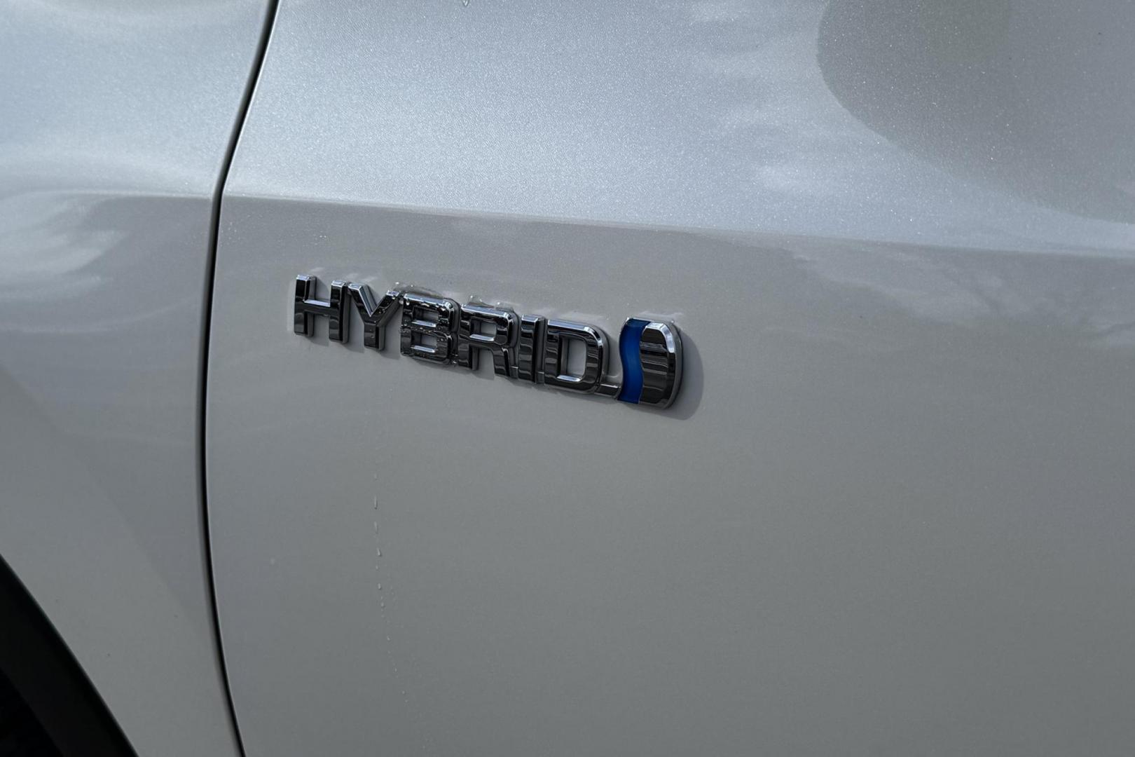 2019 Blizzard Pearl /Gray Toyota Highlander XLE (5TDJGRFH6KS) with an V6 3.5 Liter Hybrid engine, Automatic transmission, located at 2304 W. Main St., Boise, ID, 83702, (208) 342-7777, 43.622105, -116.218658 - Very Clean And Ready To Go! - Photo#4