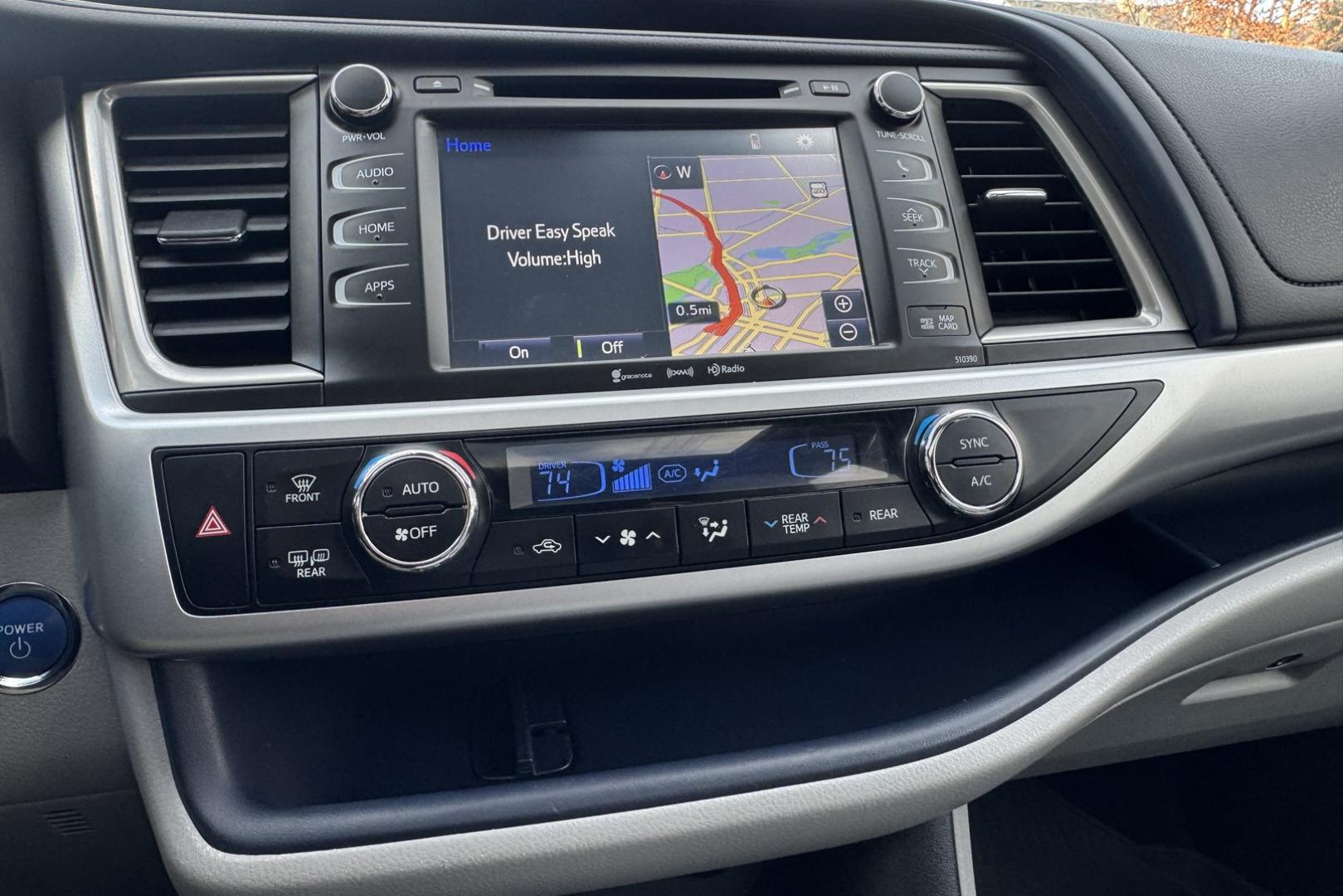 2019 Blizzard Pearl /Gray Toyota Highlander XLE (5TDJGRFH6KS) with an V6 3.5 Liter Hybrid engine, Automatic transmission, located at 2304 W. Main St., Boise, ID, 83702, (208) 342-7777, 43.622105, -116.218658 - Very Clean And Ready To Go! - Photo#6