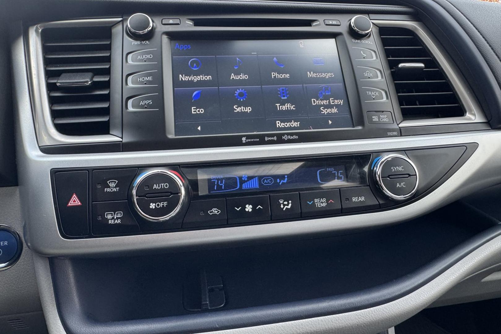 2019 Blizzard Pearl /Gray Toyota Highlander XLE (5TDJGRFH6KS) with an V6 3.5 Liter Hybrid engine, Automatic transmission, located at 2304 W. Main St., Boise, ID, 83702, (208) 342-7777, 43.622105, -116.218658 - Very Clean And Ready To Go! - Photo#9