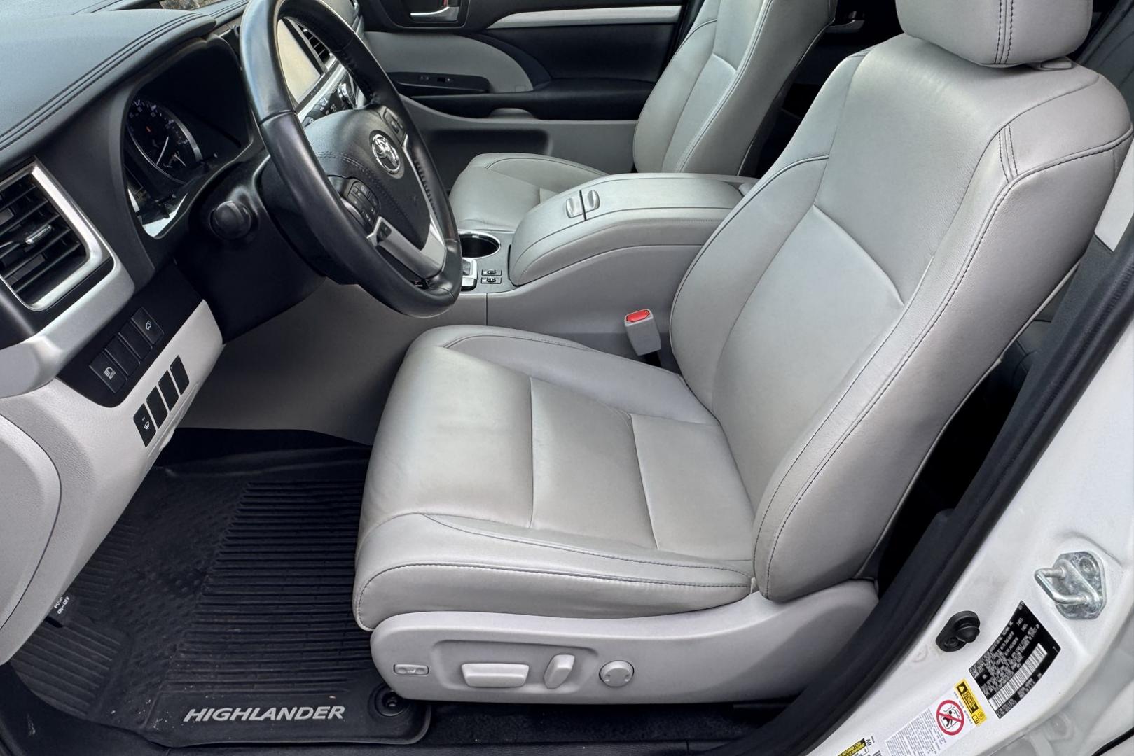 2019 Blizzard Pearl /Gray Toyota Highlander XLE (5TDJGRFH6KS) with an V6 3.5 Liter Hybrid engine, Automatic transmission, located at 2304 W. Main St., Boise, ID, 83702, (208) 342-7777, 43.622105, -116.218658 - Very Clean And Ready To Go! - Photo#12