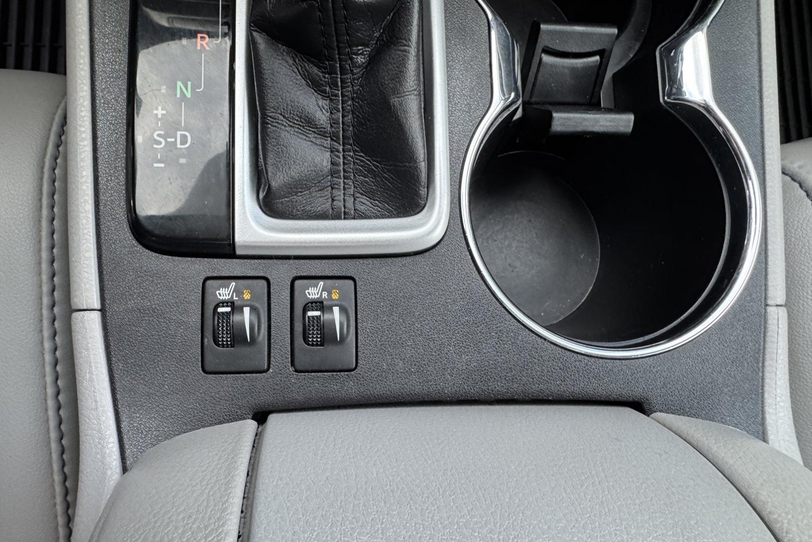 2019 Blizzard Pearl /Gray Toyota Highlander XLE (5TDJGRFH6KS) with an V6 3.5 Liter Hybrid engine, Automatic transmission, located at 2304 W. Main St., Boise, ID, 83702, (208) 342-7777, 43.622105, -116.218658 - Very Clean And Ready To Go! - Photo#13