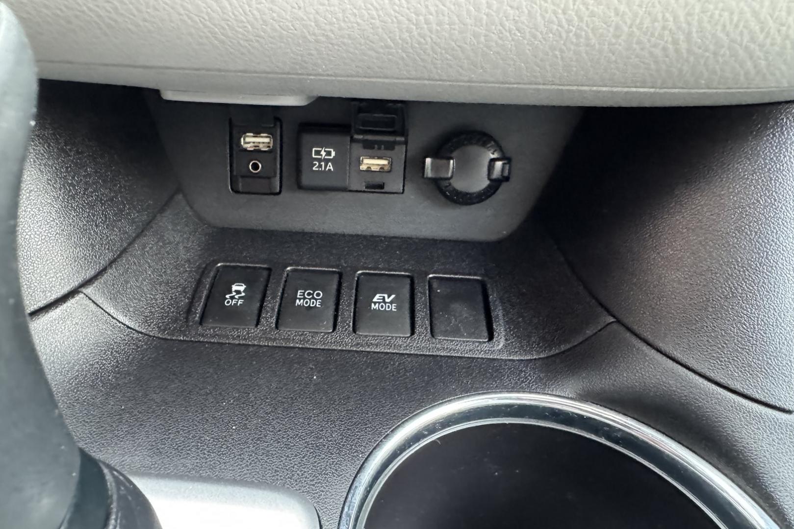 2019 Blizzard Pearl /Gray Toyota Highlander XLE (5TDJGRFH6KS) with an V6 3.5 Liter Hybrid engine, Automatic transmission, located at 2304 W. Main St., Boise, ID, 83702, (208) 342-7777, 43.622105, -116.218658 - Very Clean And Ready To Go! - Photo#16