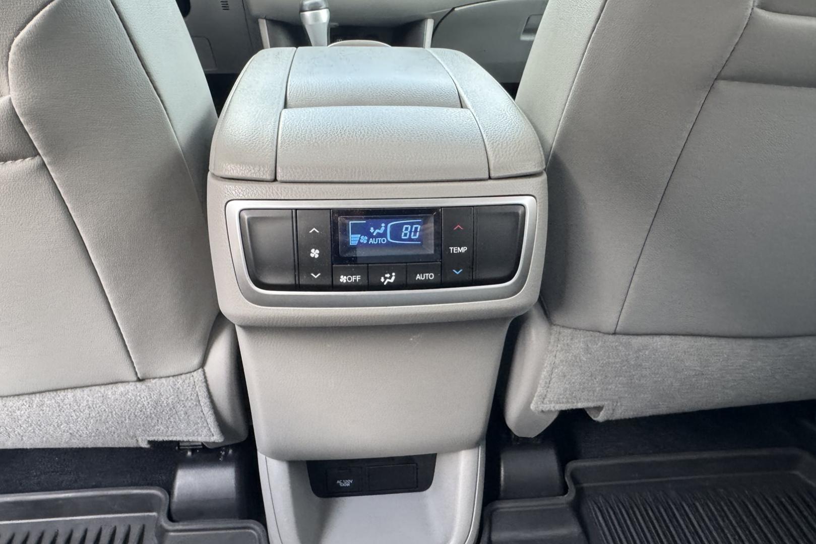 2019 Blizzard Pearl /Gray Toyota Highlander XLE (5TDJGRFH6KS) with an V6 3.5 Liter Hybrid engine, Automatic transmission, located at 2304 W. Main St., Boise, ID, 83702, (208) 342-7777, 43.622105, -116.218658 - Very Clean And Ready To Go! - Photo#19