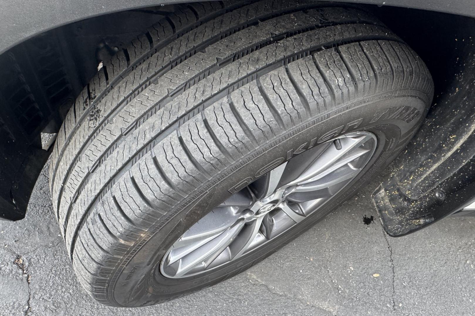 2019 Blizzard Pearl /Gray Toyota Highlander XLE (5TDJGRFH6KS) with an V6 3.5 Liter Hybrid engine, Automatic transmission, located at 2304 W. Main St., Boise, ID, 83702, (208) 342-7777, 43.622105, -116.218658 - Very Clean And Ready To Go! - Photo#20