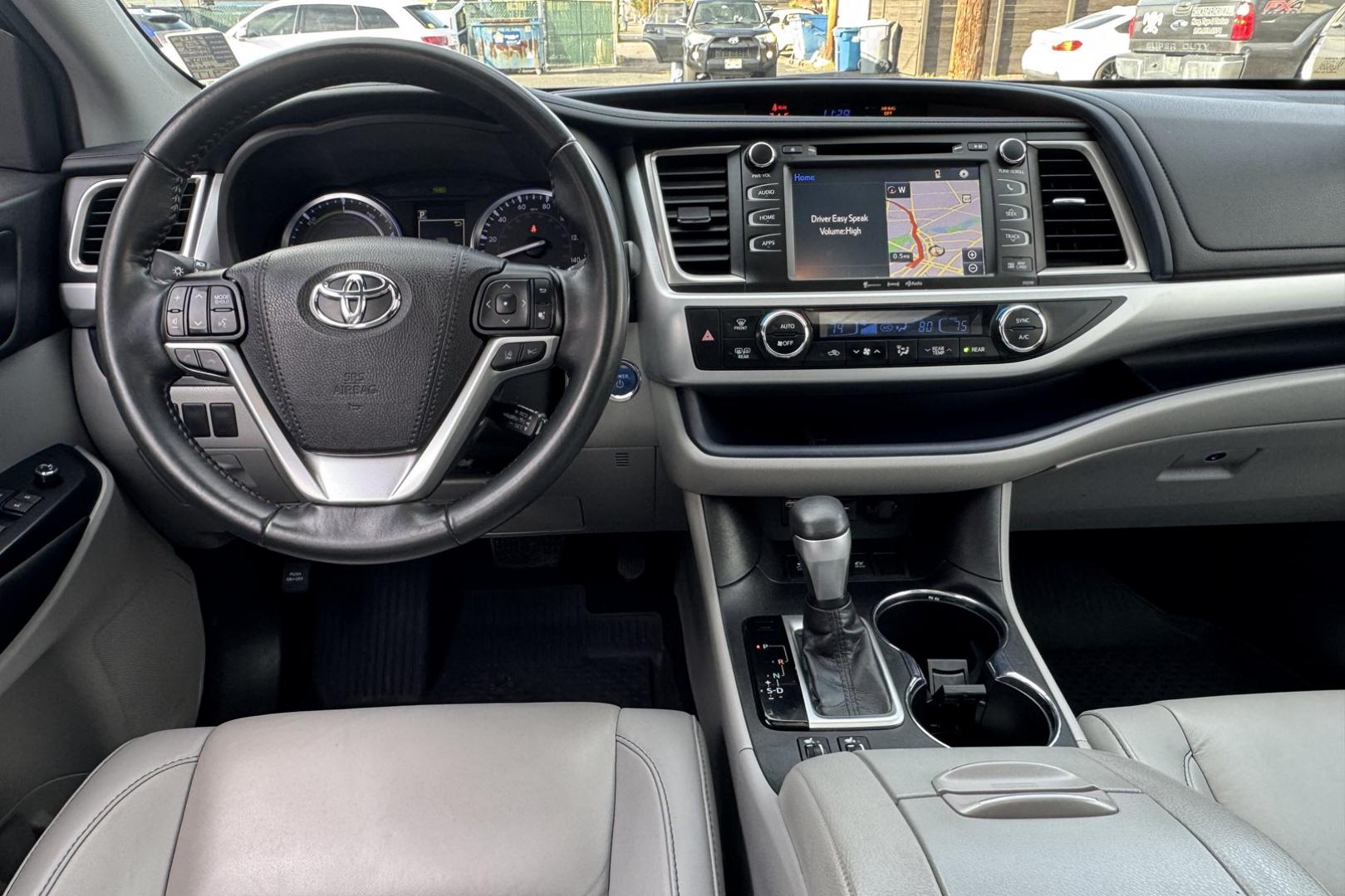 2019 Blizzard Pearl /Gray Toyota Highlander XLE (5TDJGRFH6KS) with an V6 3.5 Liter Hybrid engine, Automatic transmission, located at 2304 W. Main St., Boise, ID, 83702, (208) 342-7777, 43.622105, -116.218658 - Very Clean And Ready To Go! - Photo#21