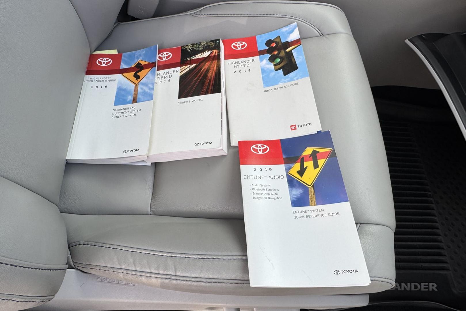 2019 Blizzard Pearl /Gray Toyota Highlander XLE (5TDJGRFH6KS) with an V6 3.5 Liter Hybrid engine, Automatic transmission, located at 2304 W. Main St., Boise, ID, 83702, (208) 342-7777, 43.622105, -116.218658 - Very Clean And Ready To Go! - Photo#25