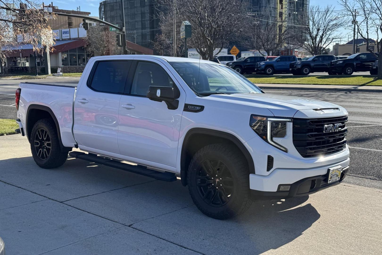 2022 Summit White /Jet Black GMC Sierra 1500 Elevation (1GTUUCED4NZ) with an V8 5.3 Liter engine, Automatic 10 Speed transmission, located at 2304 W. Main St., Boise, ID, 83702, (208) 342-7777, 43.622105, -116.218658 - New Tires! Well Optioned And Clean! - Photo#2