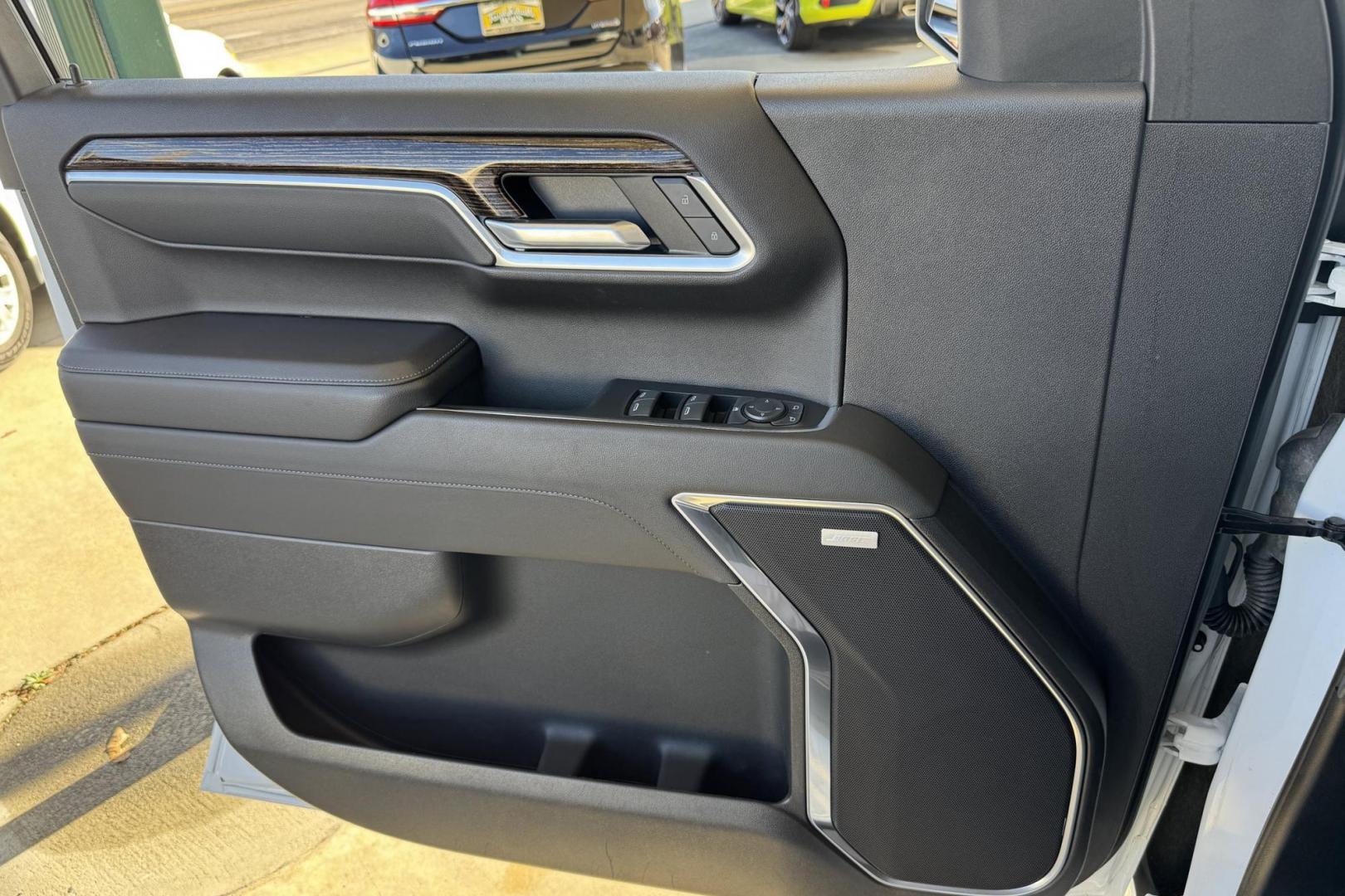 2022 Summit White /Jet Black GMC Sierra 1500 Elevation (1GTUUCED4NZ) with an V8 5.3 Liter engine, Automatic 10 Speed transmission, located at 2304 W. Main St., Boise, ID, 83702, (208) 342-7777, 43.622105, -116.218658 - New Tires! Well Optioned And Clean! - Photo#6