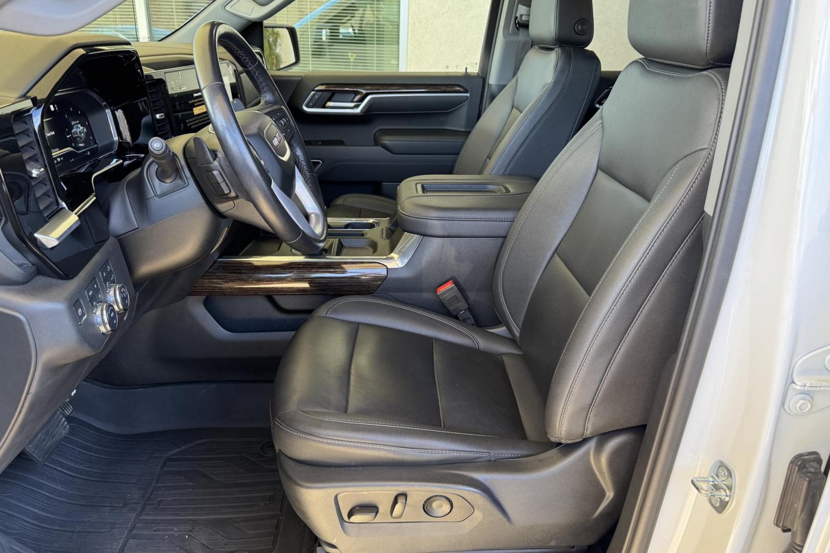 2022 Summit White /Jet Black GMC Sierra 1500 Elevation (1GTUUCED4NZ) with an V8 5.3 Liter engine, Automatic 10 Speed transmission, located at 2304 W. Main St., Boise, ID, 83702, (208) 342-7777, 43.622105, -116.218658 - New Tires! Well Optioned And Clean! - Photo#7