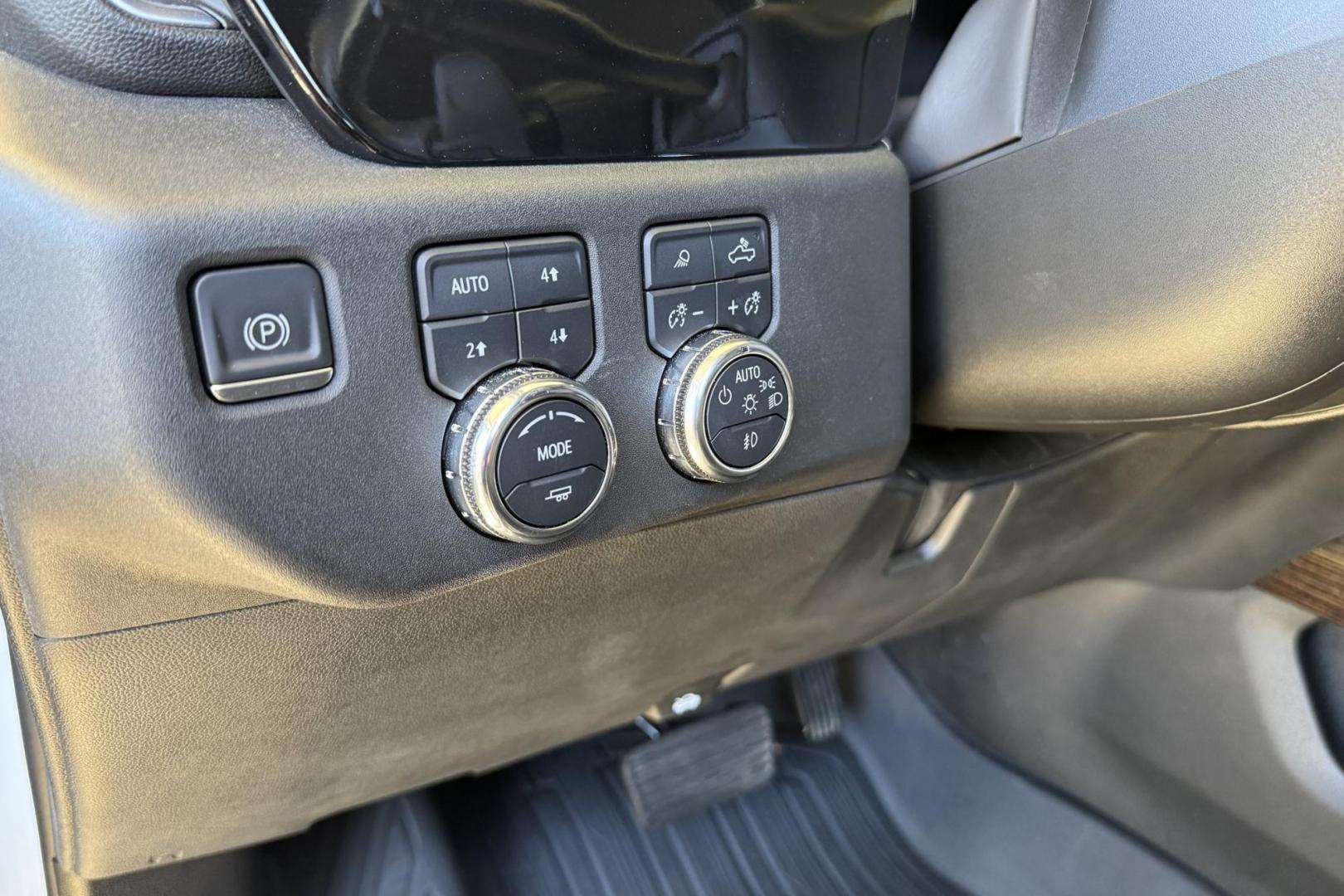 2022 Summit White /Jet Black GMC Sierra 1500 Elevation (1GTUUCED4NZ) with an V8 5.3 Liter engine, Automatic 10 Speed transmission, located at 2304 W. Main St., Boise, ID, 83702, (208) 342-7777, 43.622105, -116.218658 - New Tires! Well Optioned And Clean! - Photo#8